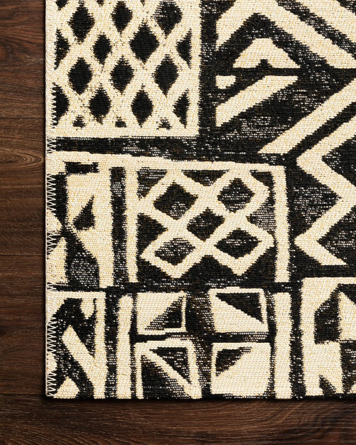 Mika MIK-13 Ivory / Black Area Rug by Loloi