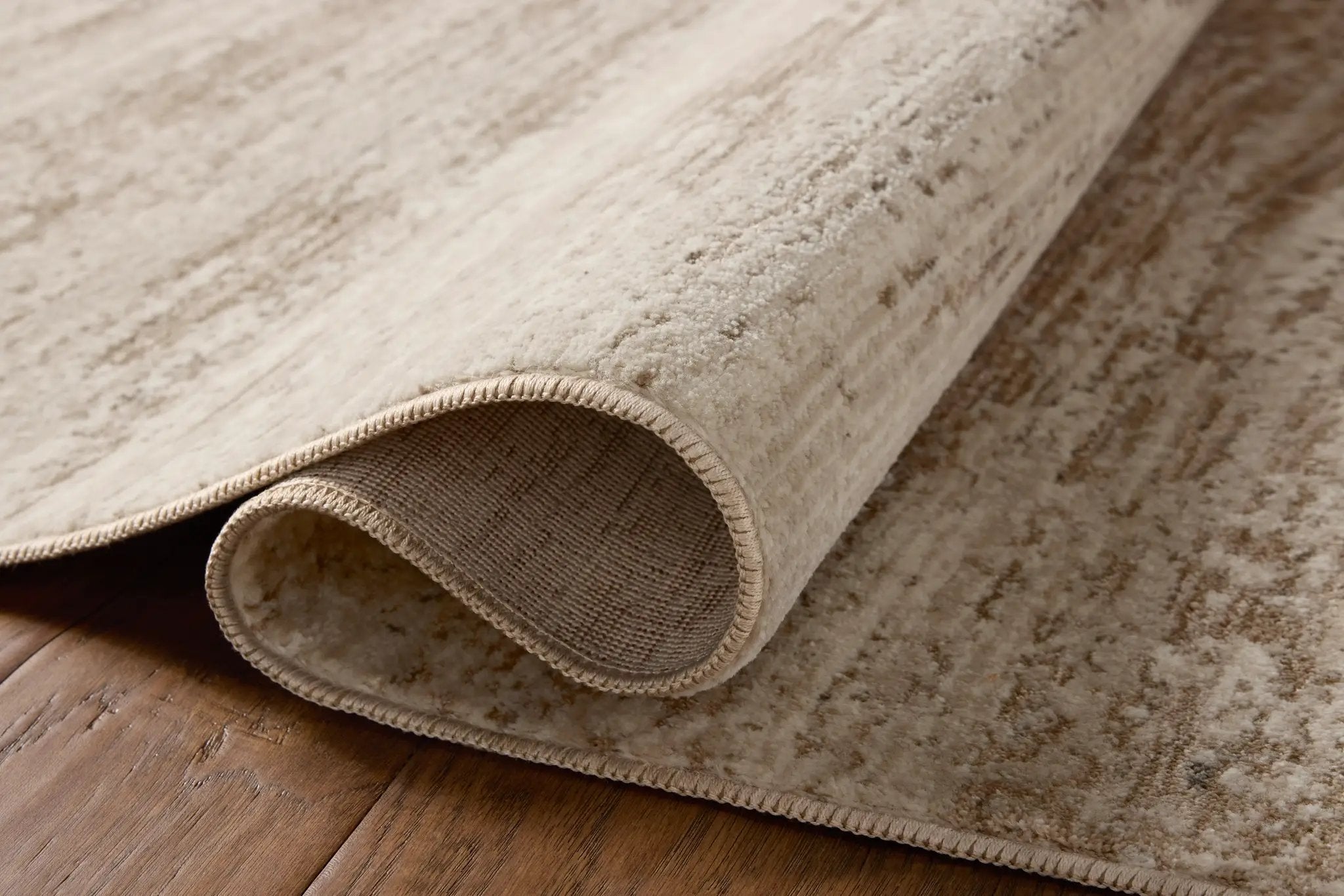 Nellie NEL-04 Ivory / Pebble Area Rug by Loloi
