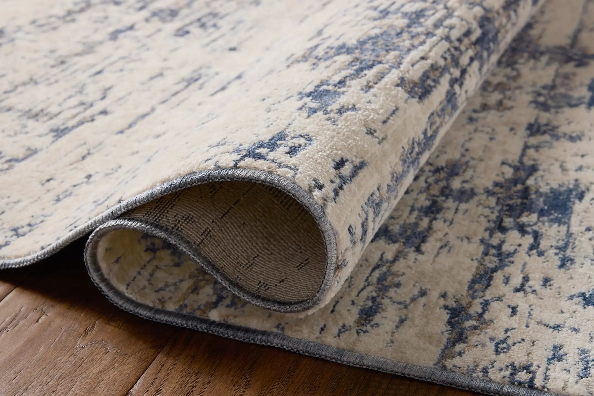 Nellie NEL-05 Dove / Blue Area Rug by Loloi