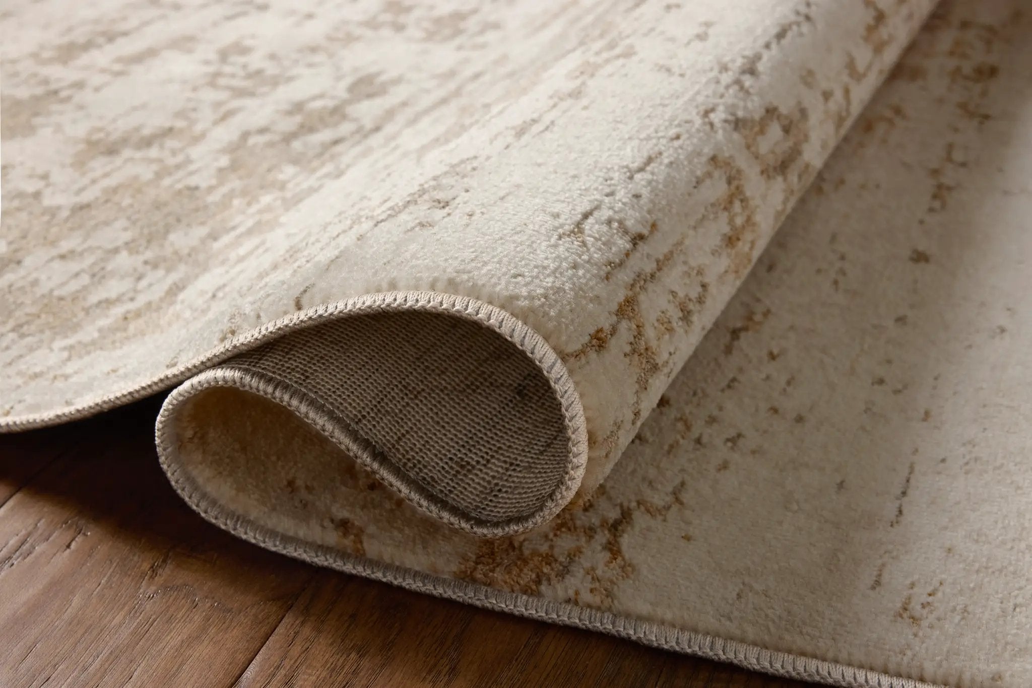 Nellie NEL-05 Dove / Natural Area Rug by Loloi