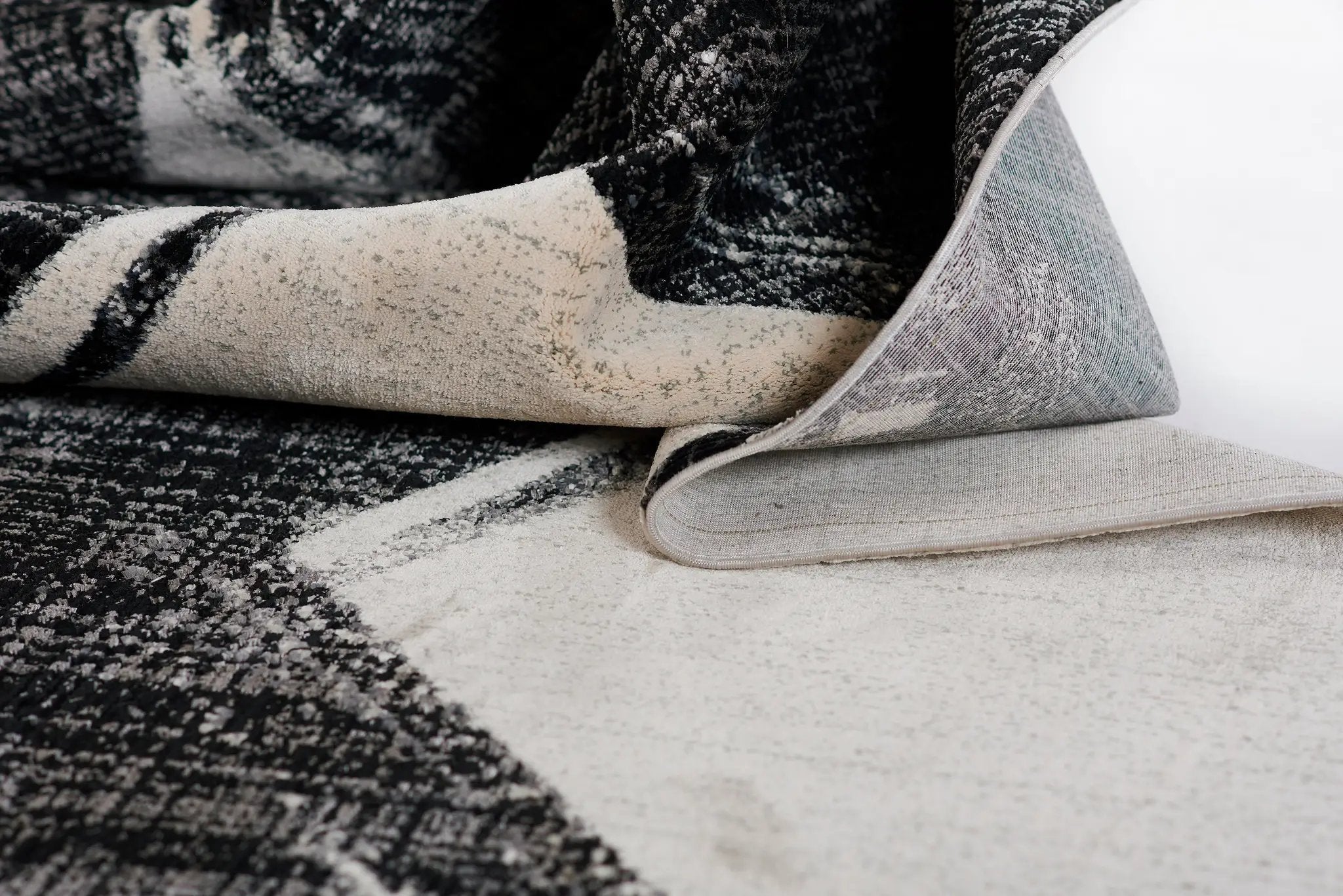 Noho NO-02 Ivory Area Rug by Momeni