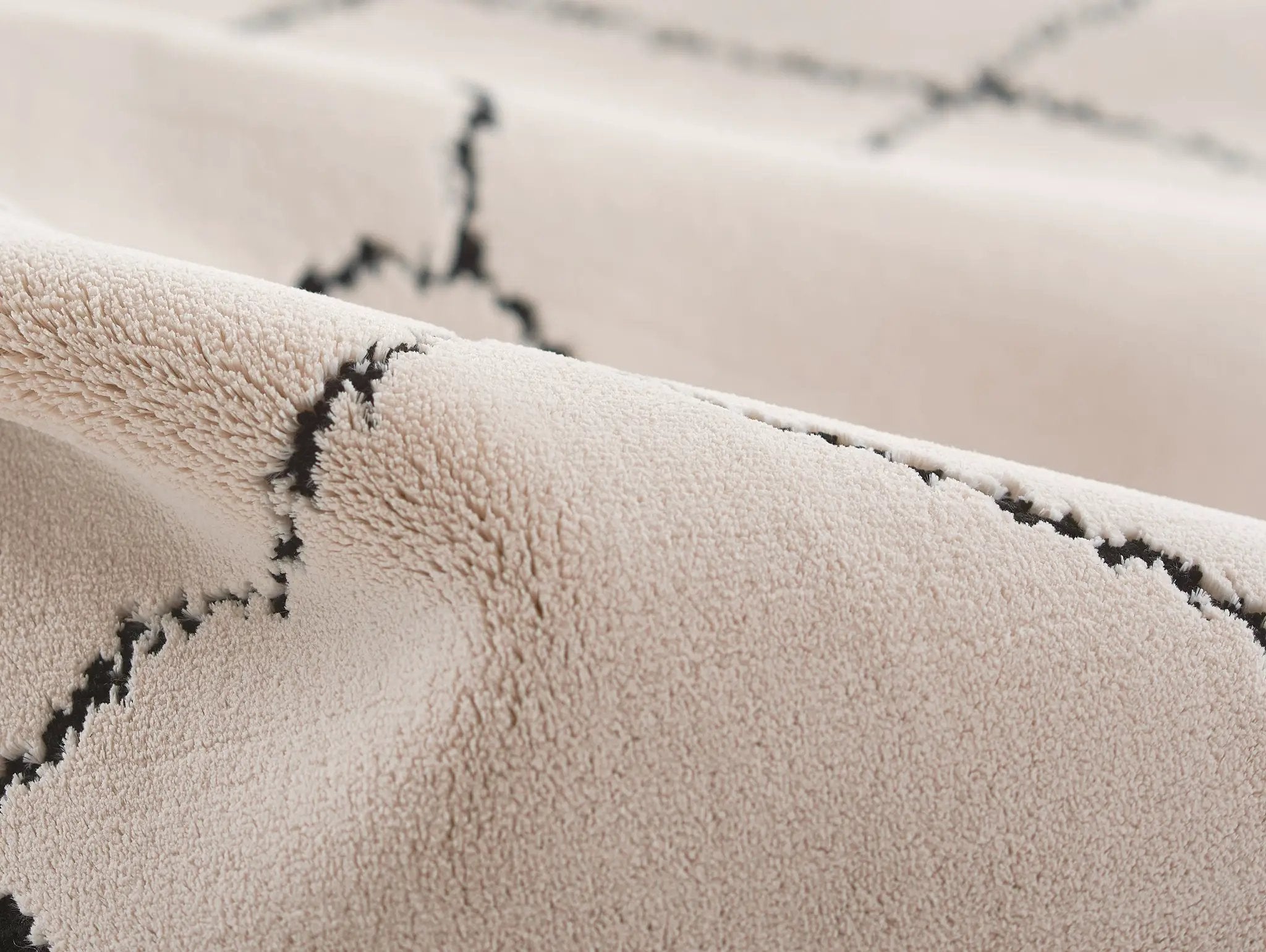 Noho NO-05 Ivory Area Rug by Momeni