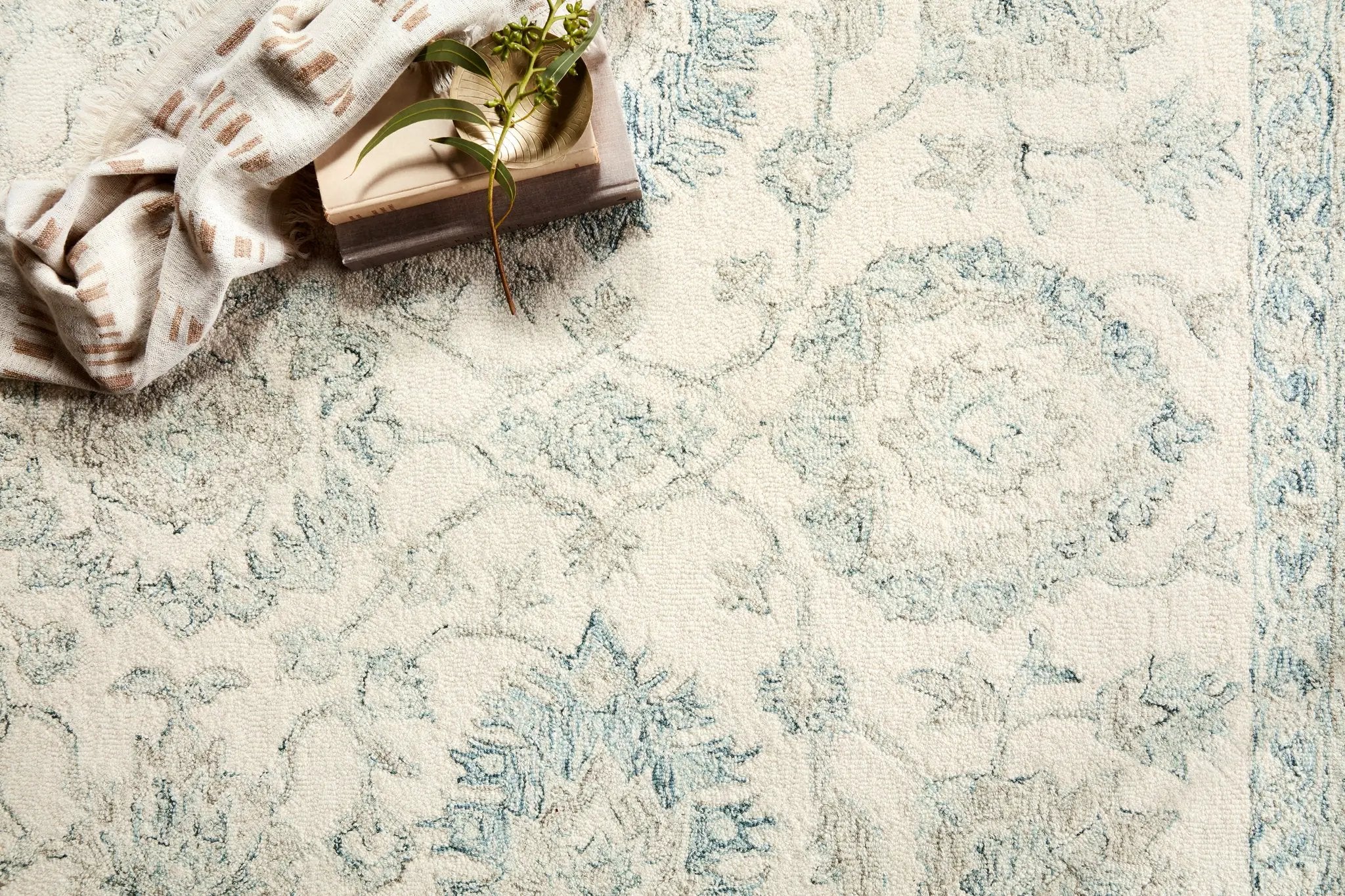 Norabel NOR-04 Ivory / Blue Area Rug by Loloi