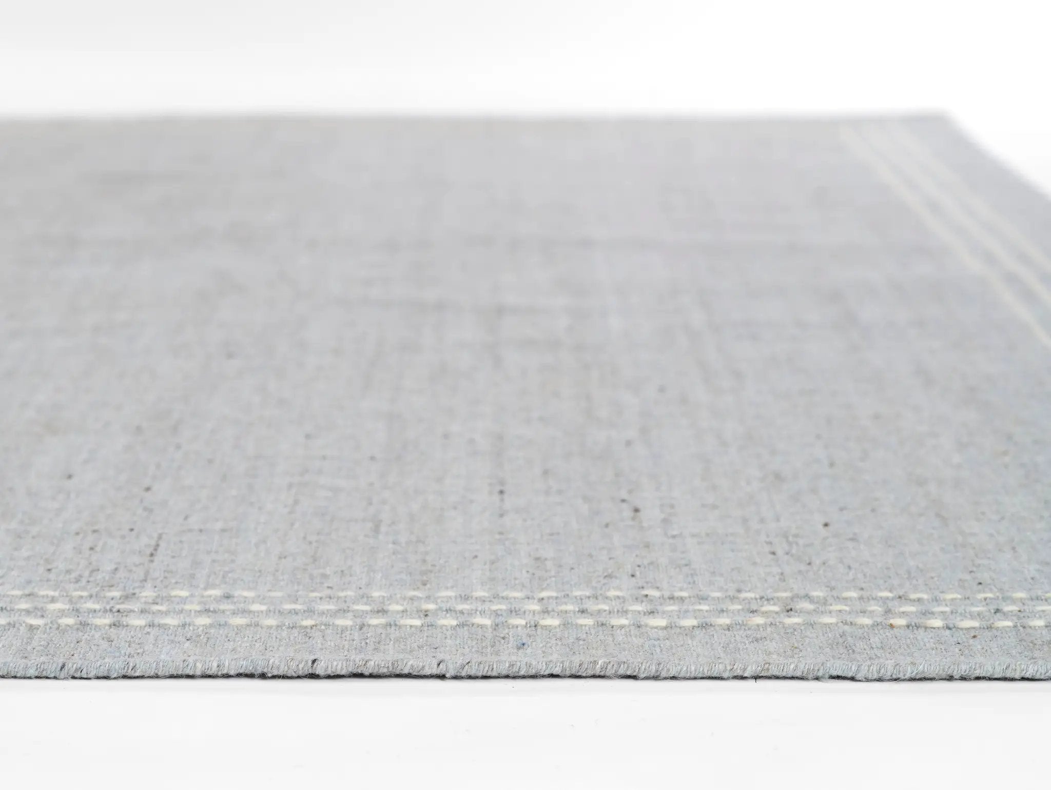 Oliver OLI-3 Light-Blue Area Rug by Momeni