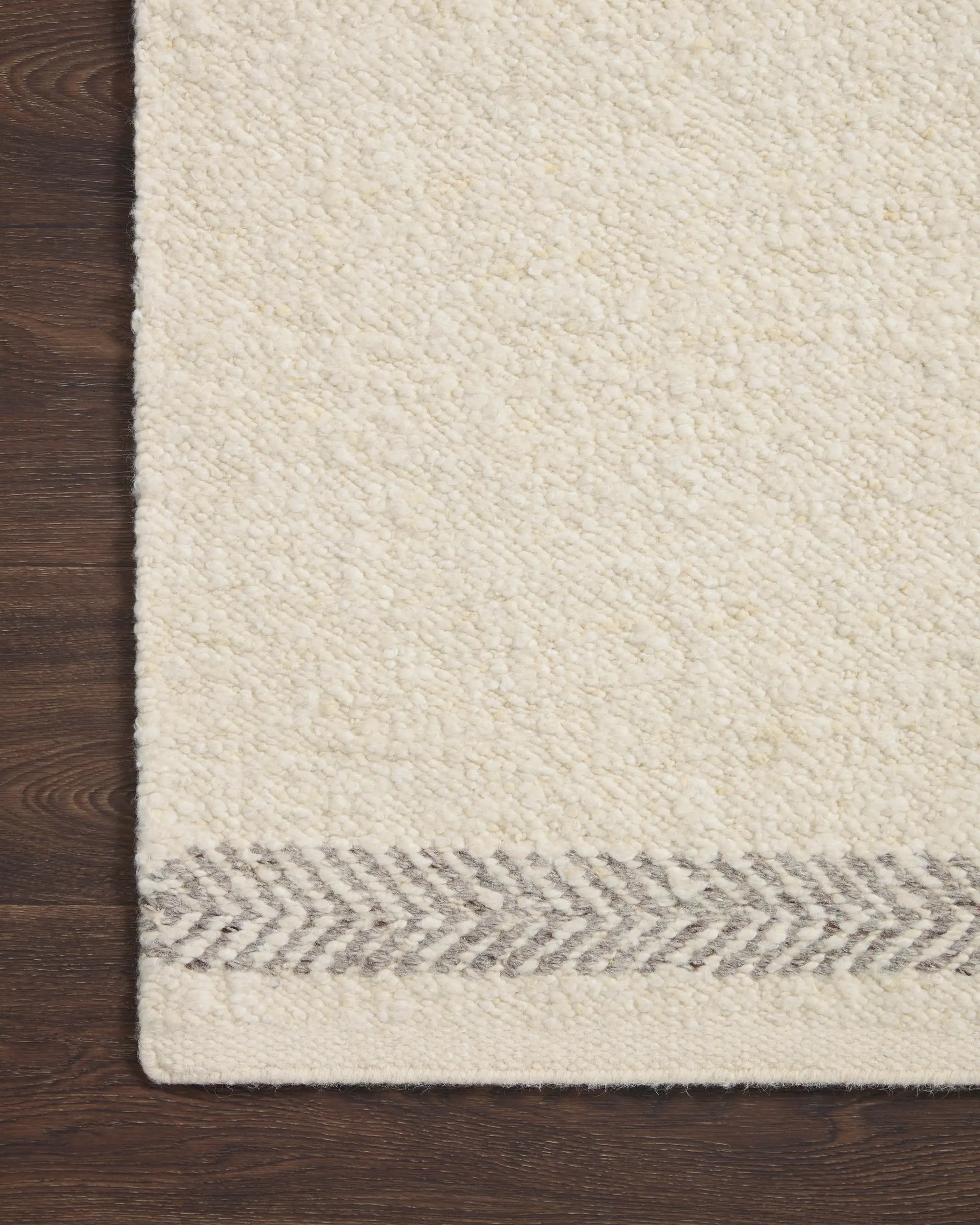 Reyla RLA-01 Ivory / Silver Area Rug by Loloi