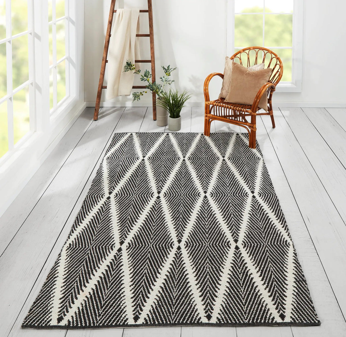 River RIV-1 (Beacon) Black Area Rug by Erin Gates by Momeni