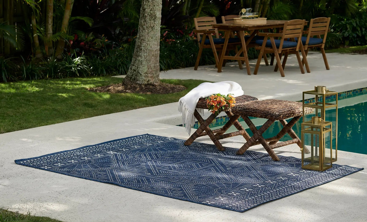 Riviera RV-03 Navy Area Rug by Momeni
