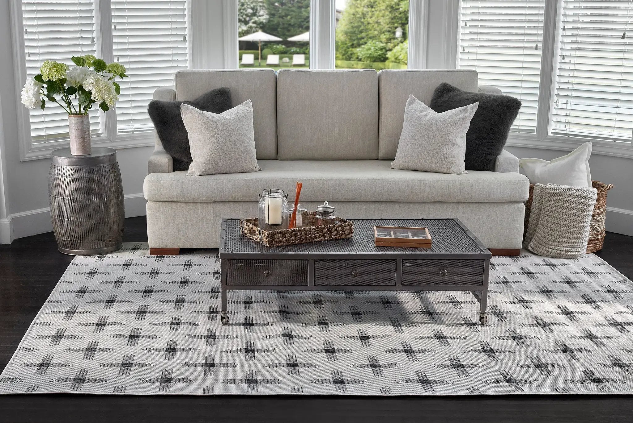 Riviera RV-08 Ivory Area Rug by Momeni