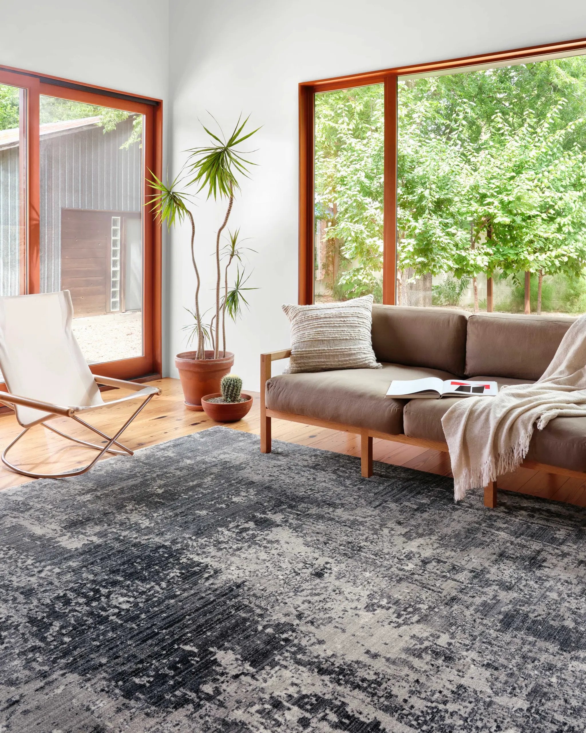 Samra SAM-06 Charcoal / Silver Area Rug by Loloi