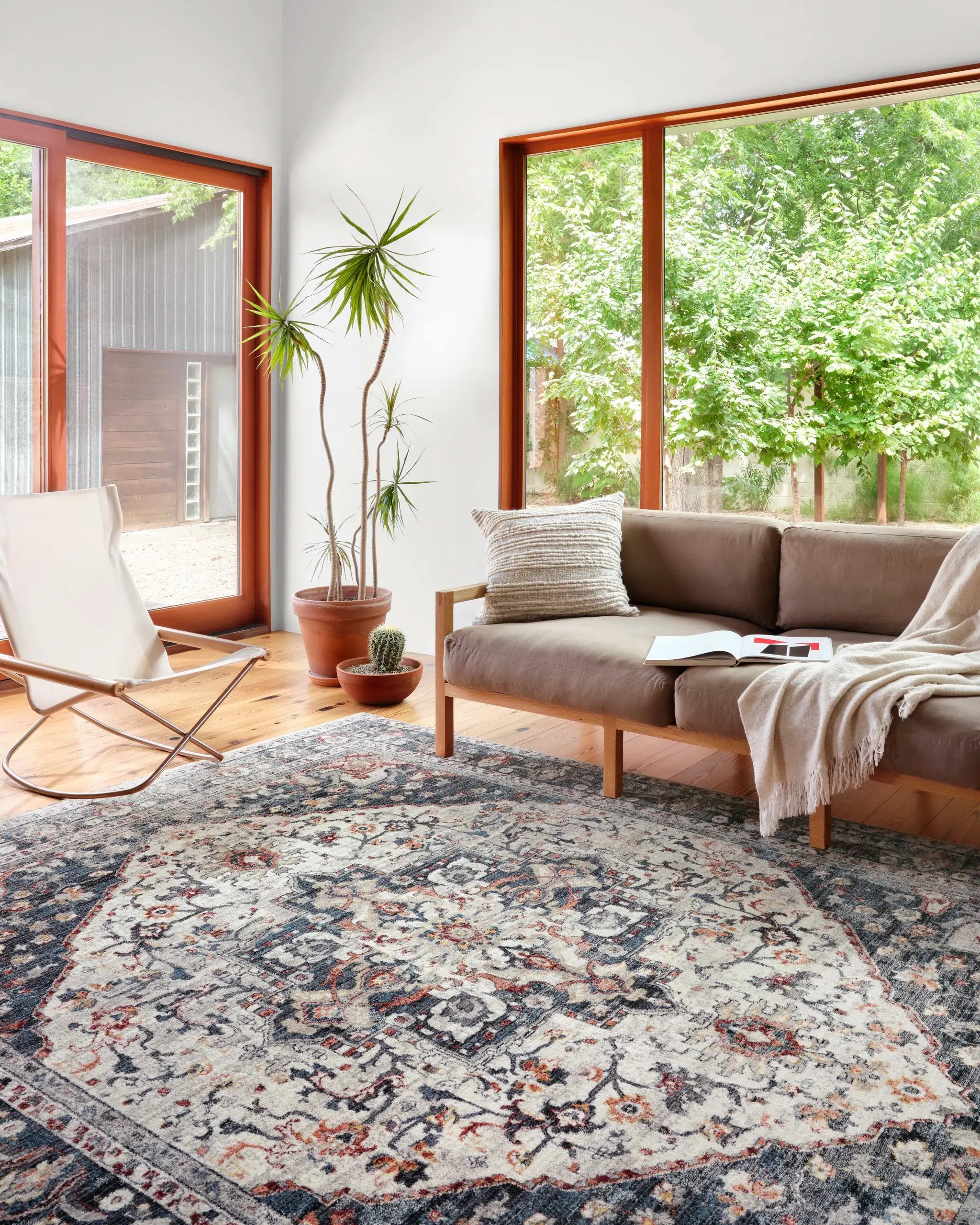 Samra SAM-09 Ivory / Denim Area Rug by Loloi