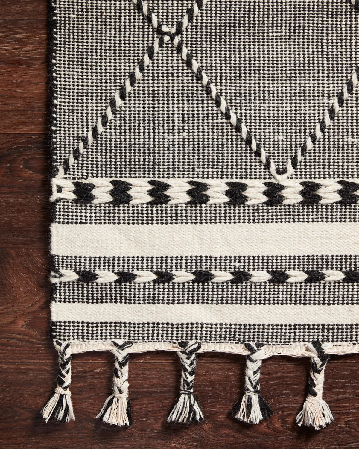 Sawyer SAW-01 Black Area Rug by Loloi