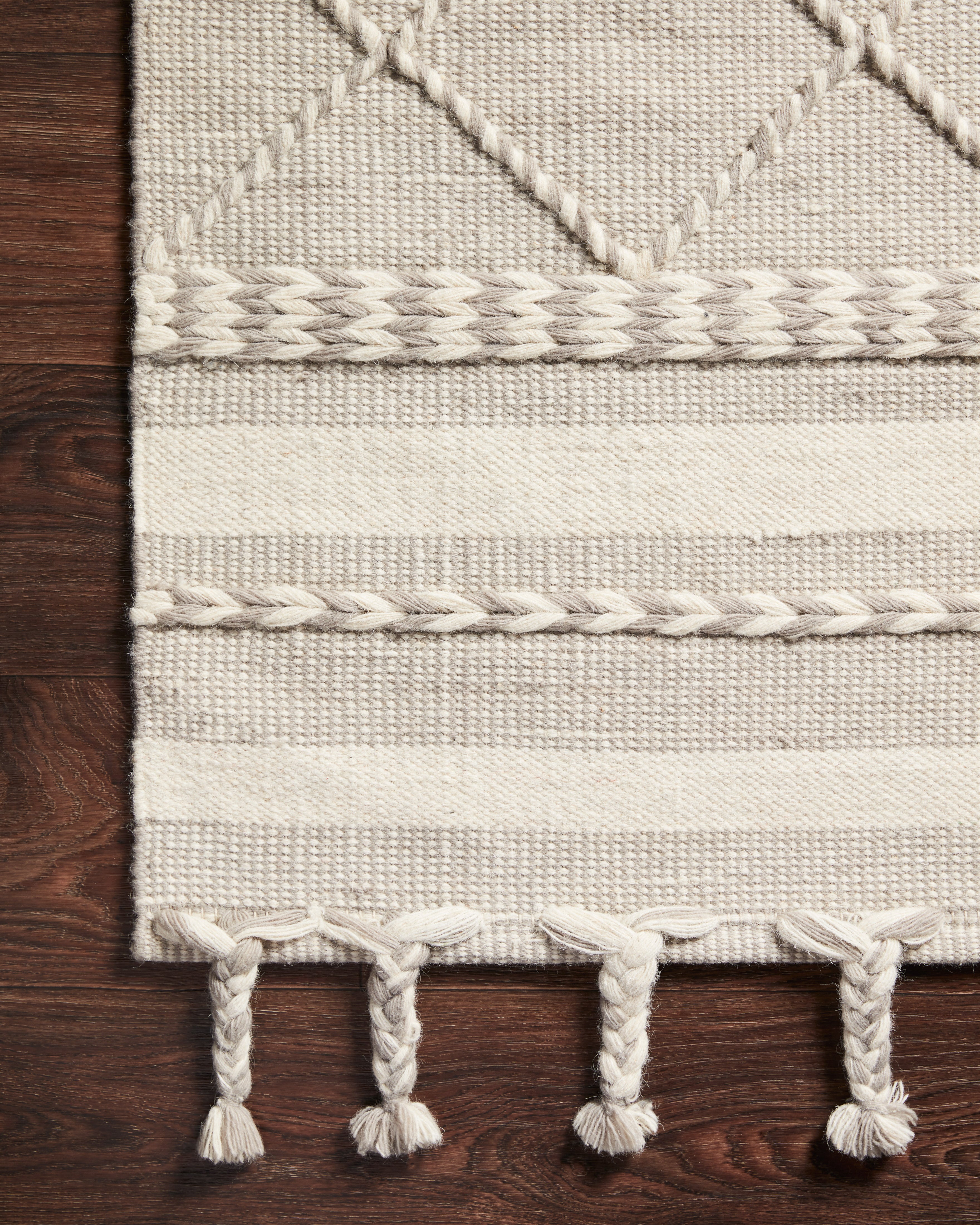 Sawyer SAW-05 Silver Area Rug with modern graphic pattern and fringe