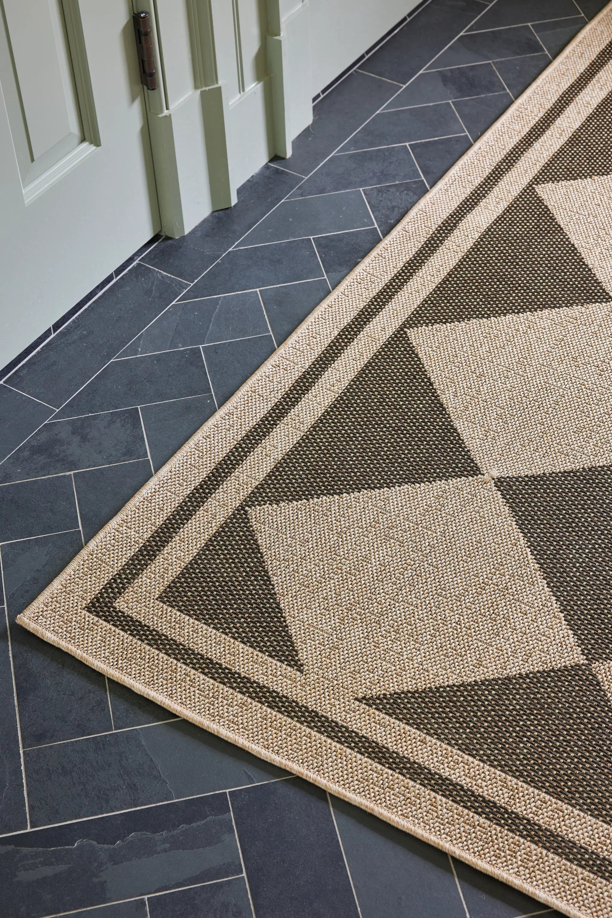 Saybrook SAY-4 (Diamond) Black Area Rug by Erin Gates by Momeni