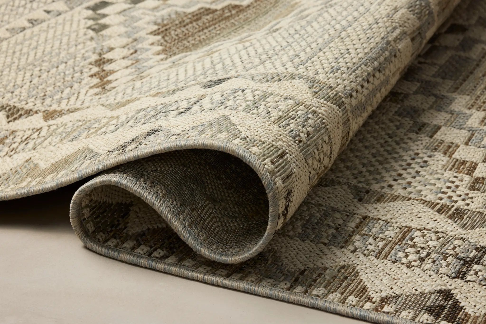 Saylor SAY-02 Ivory / Granite Area Rug by Loloi