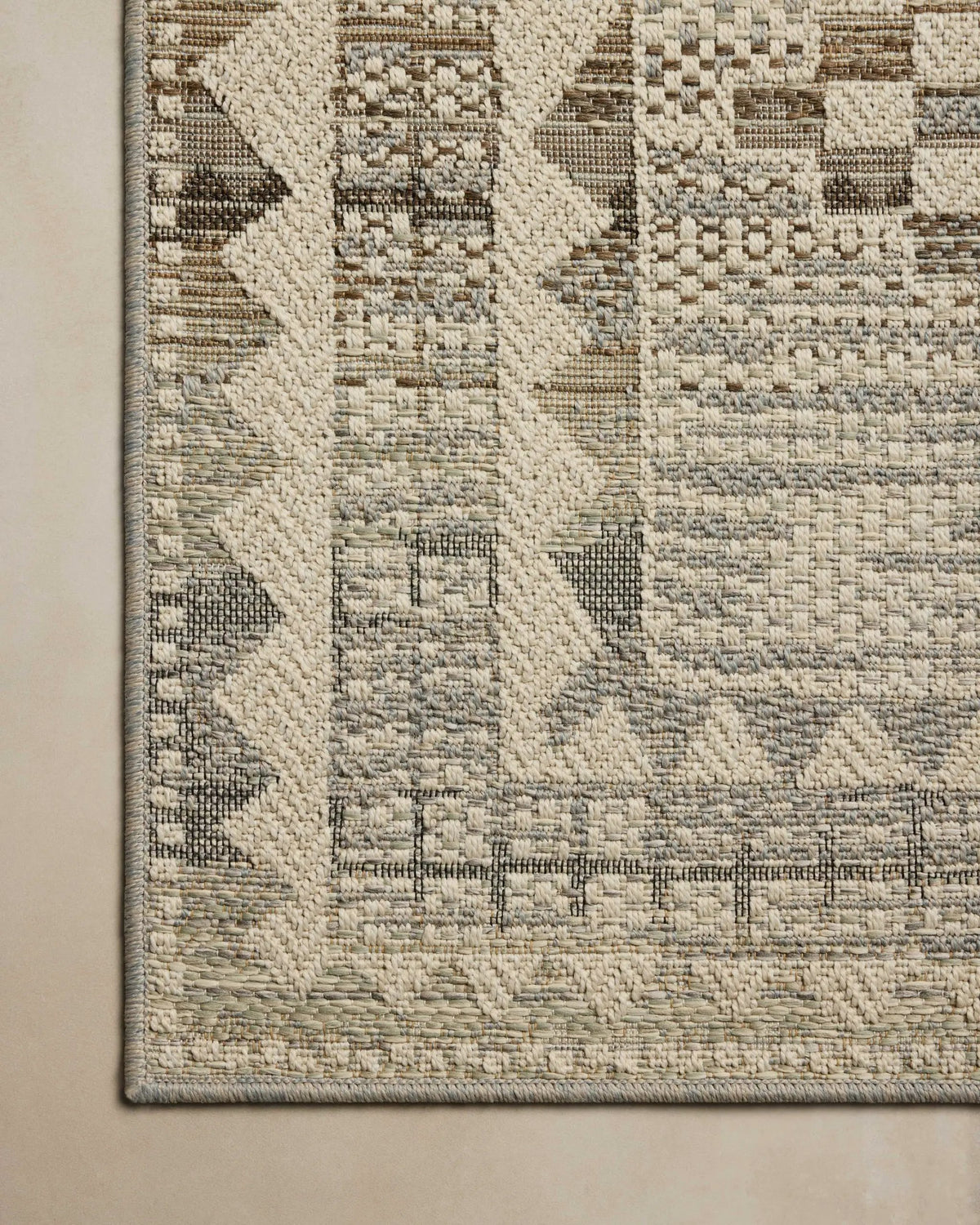 Saylor SAY-02 Ivory / Granite Area Rug by Loloi