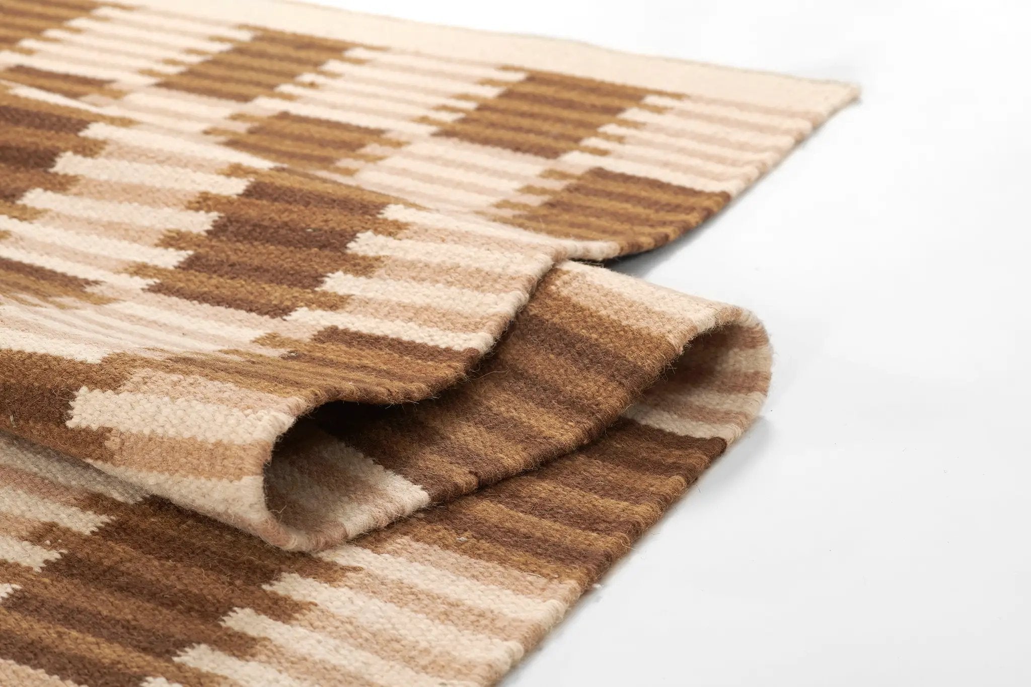 Scandi SCN-3 Brown Area Rug by Momeni