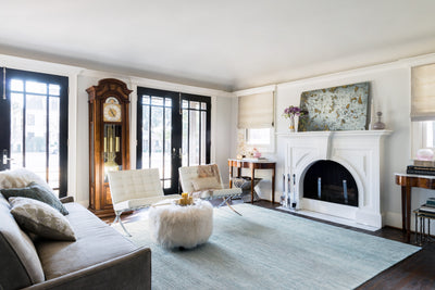 Serena SG-01 Lt. Blue hand-knotted area rug in pale blue with tonal variegation and sheen