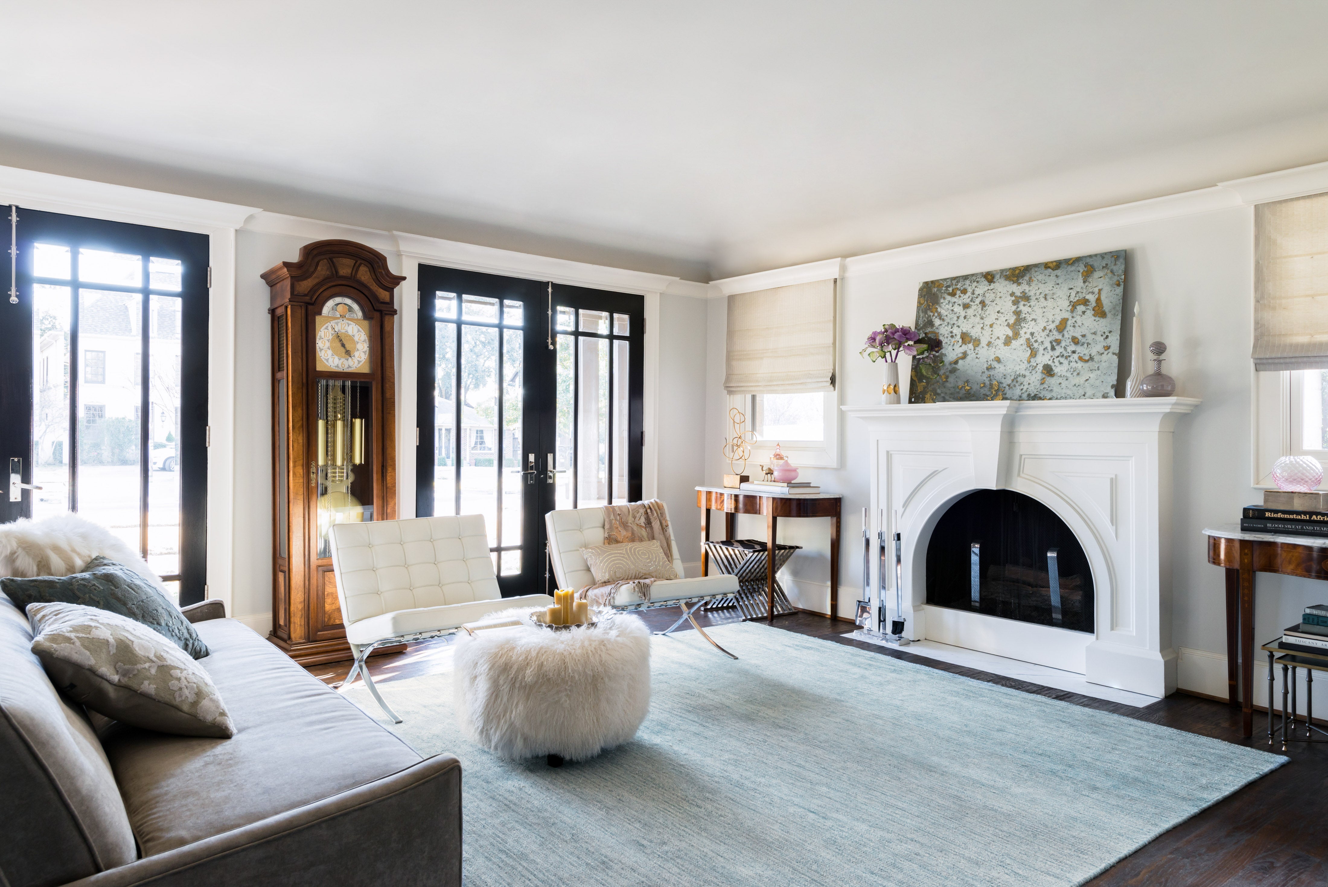 Serena SG-01 Lt. Blue hand-knotted area rug in pale blue with tonal variegation and sheen