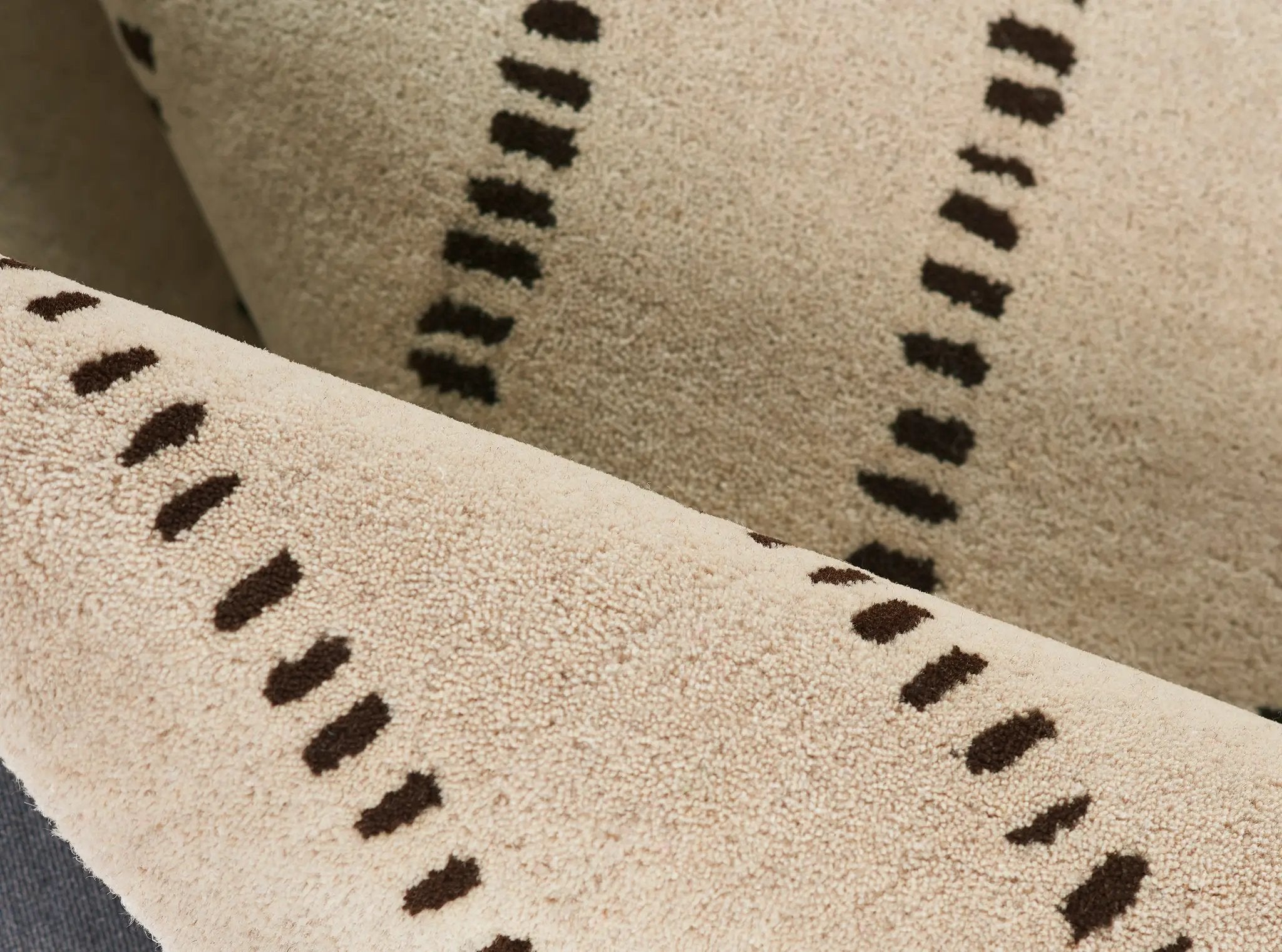 Simba SIM-1 Ivory Area Rug by Momeni