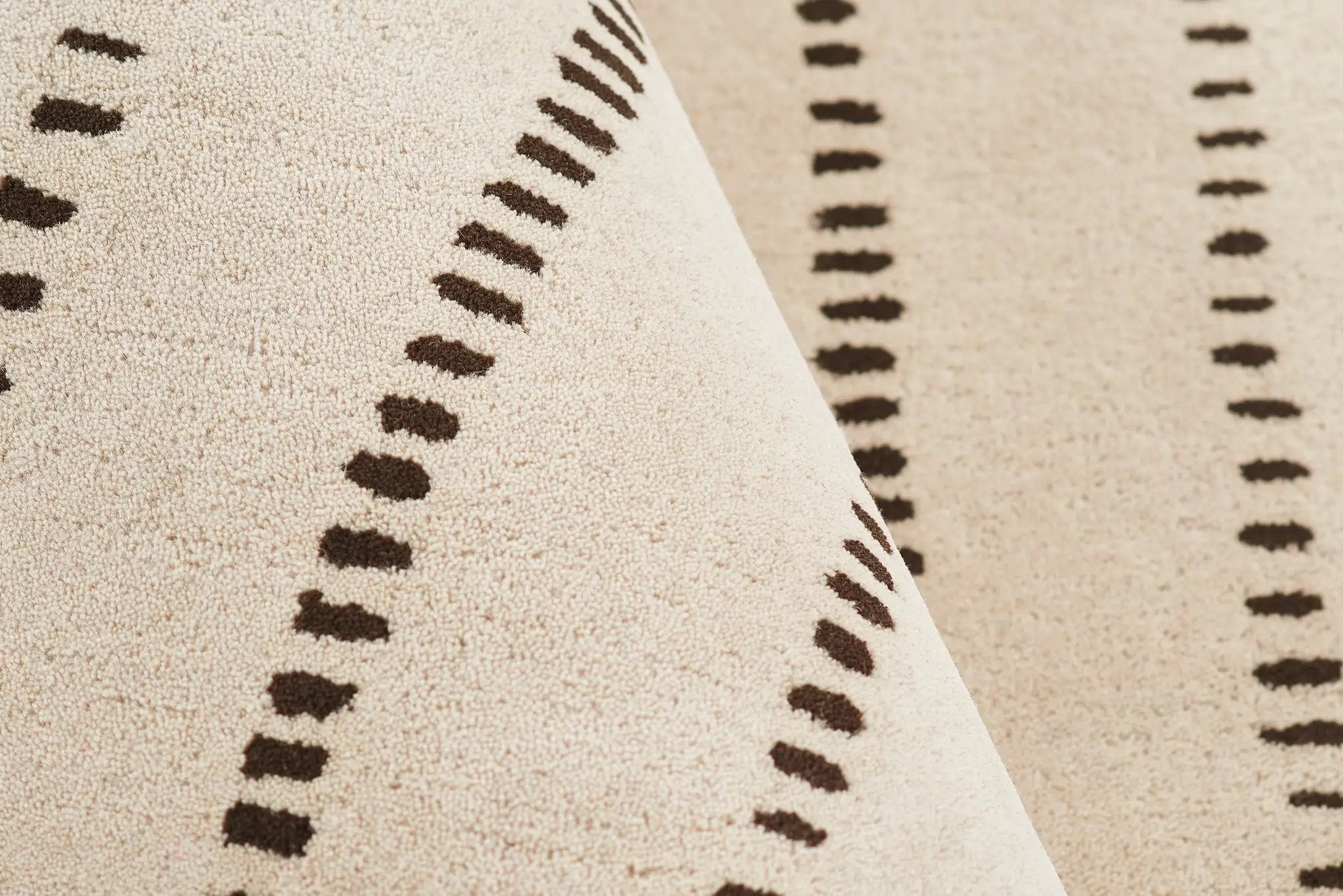 Simba SIM-1 Ivory Area Rug by Momeni