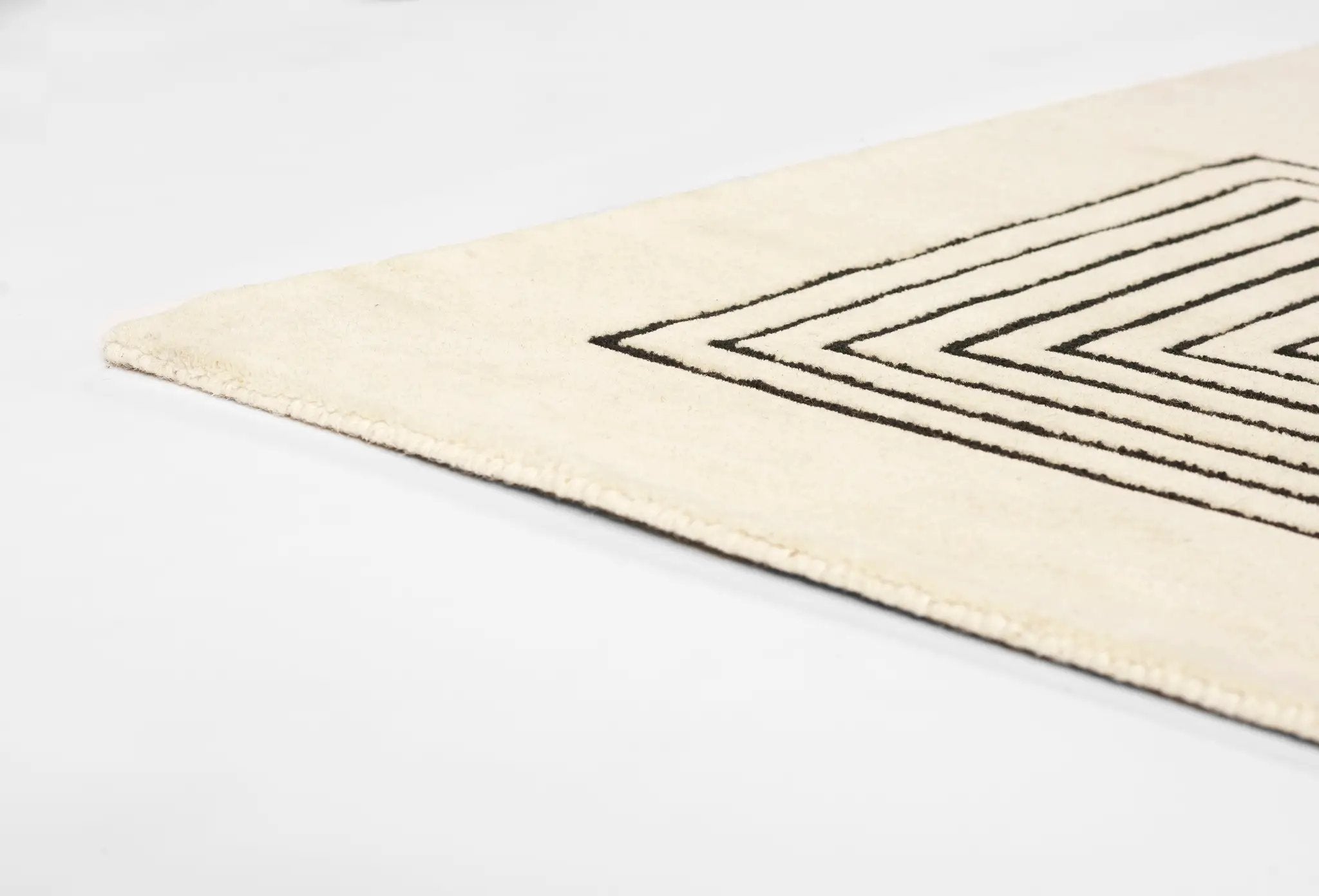 Simba SIM-3 White Area Rug by Momeni