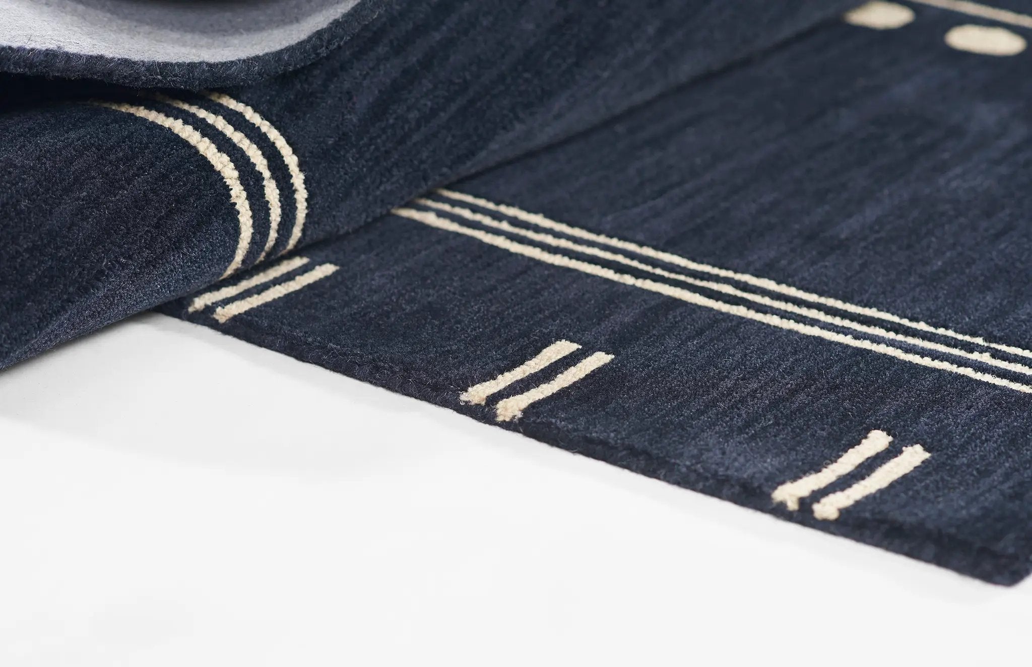Simba SIM-5 Navy Area Rug by Momeni