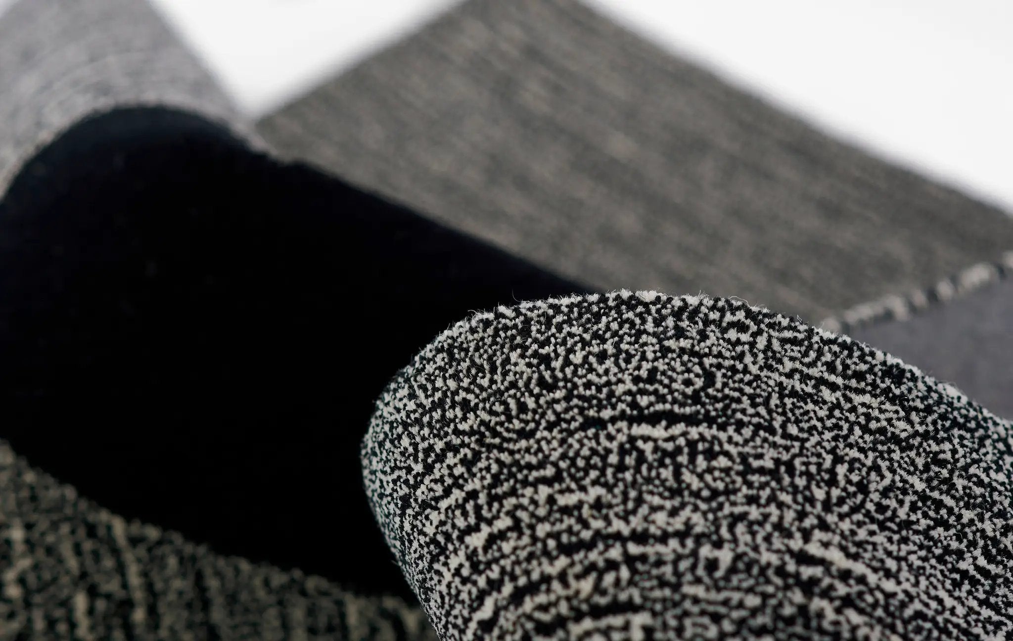 Simba SIM-9 Black Area Rug by Momeni