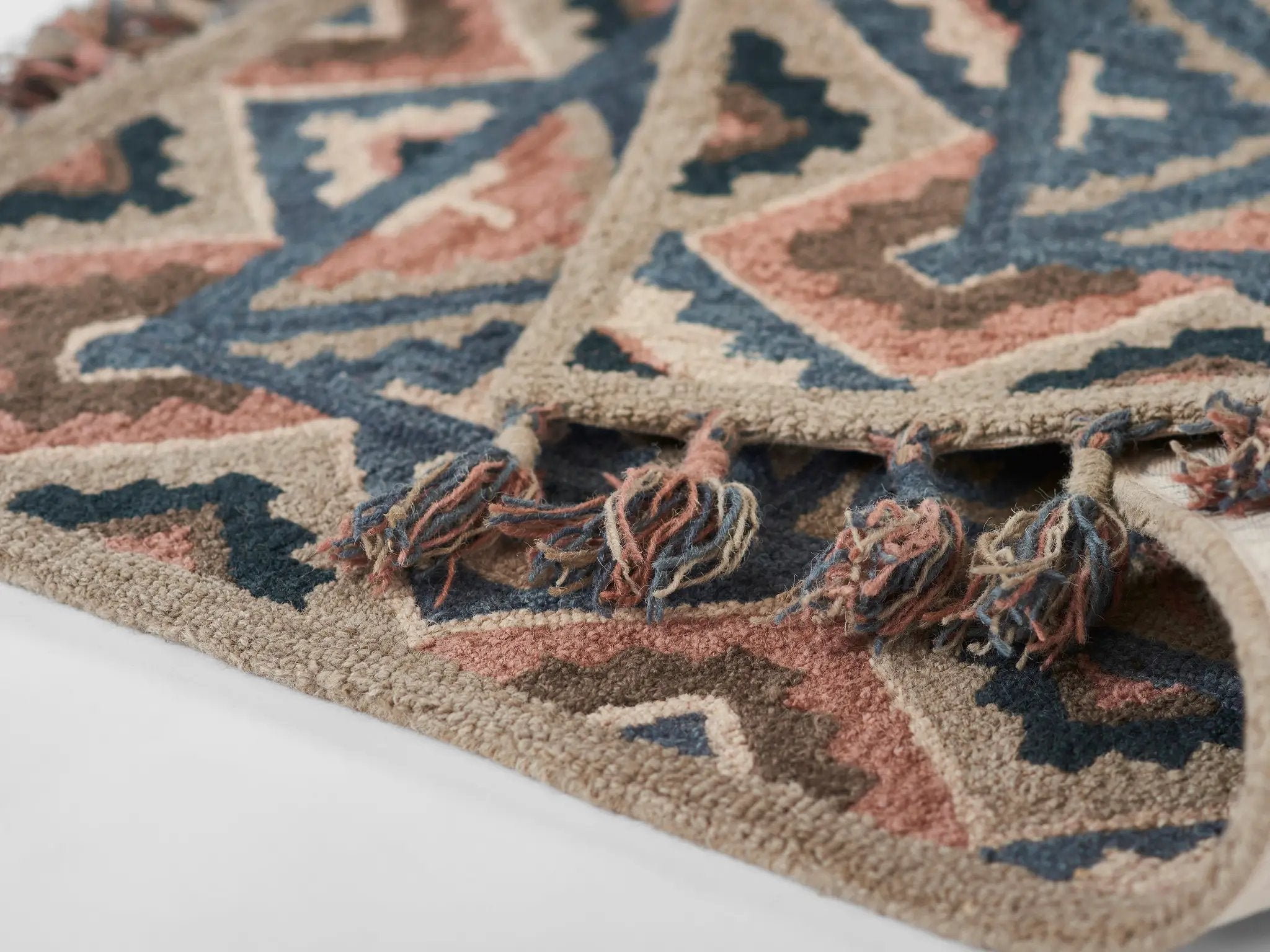 Tahoe TA-50 Gray Area Rug by Momeni