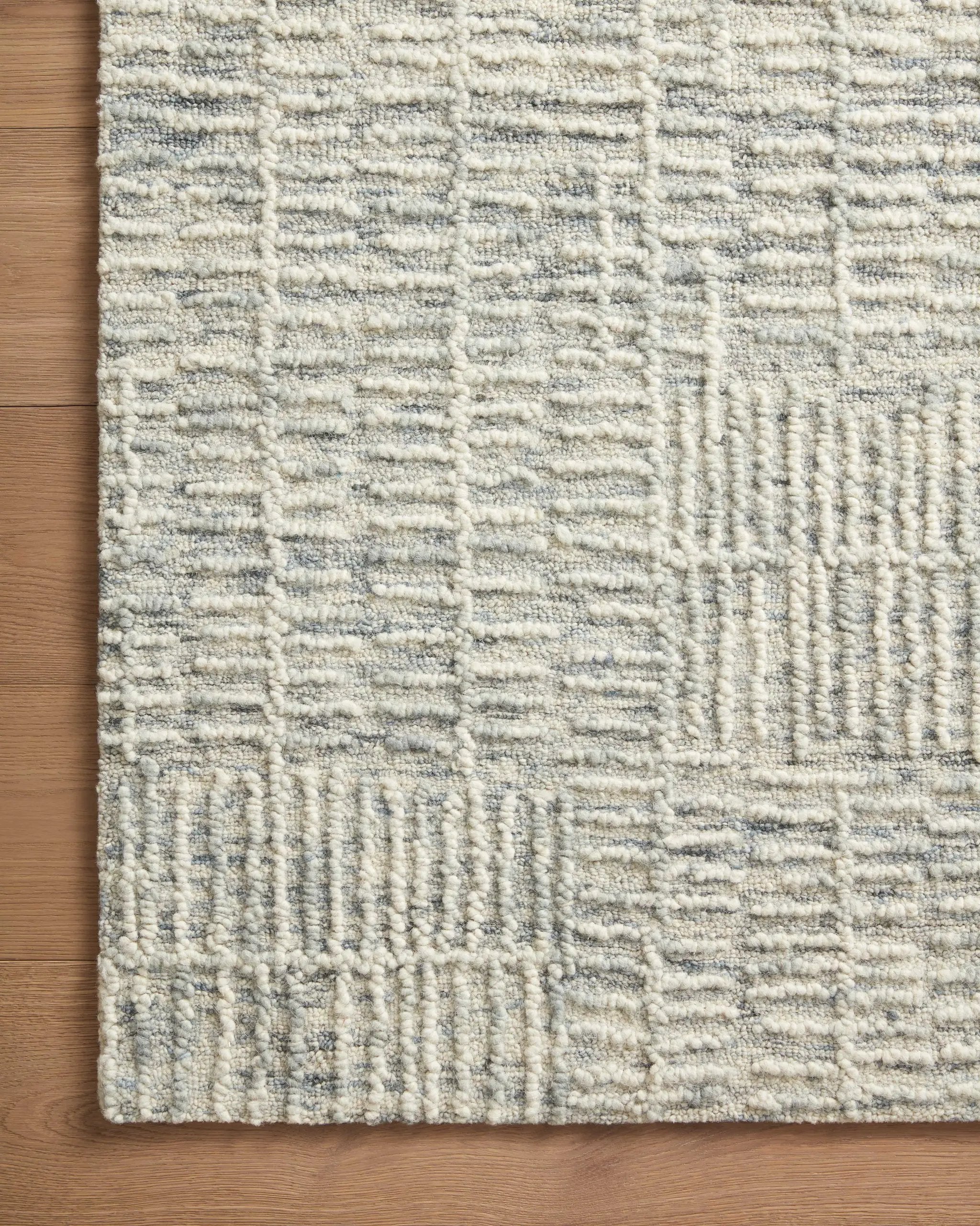 Tallulah TLL-03 Sky / Ivory Area Rug by Loloi