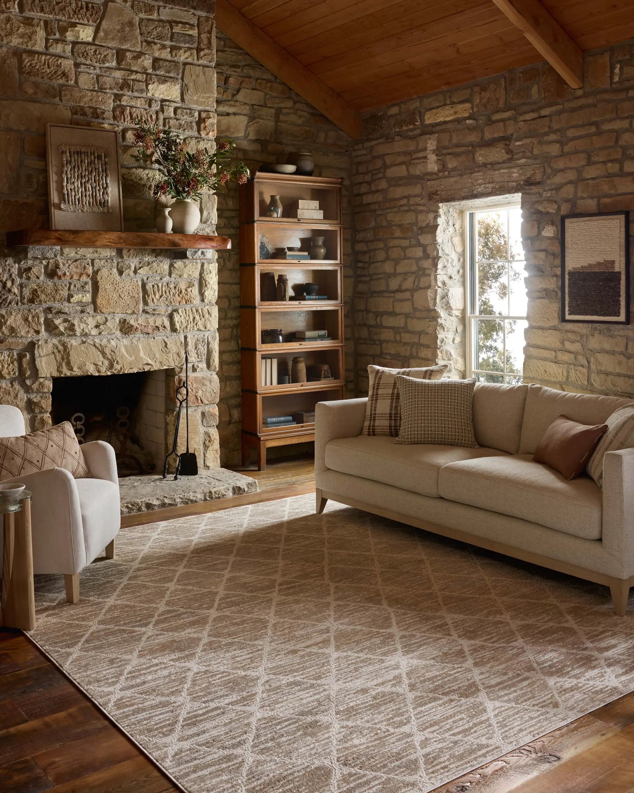 Townes TOW-01 Pebble / Beige Area Rug by Loloi