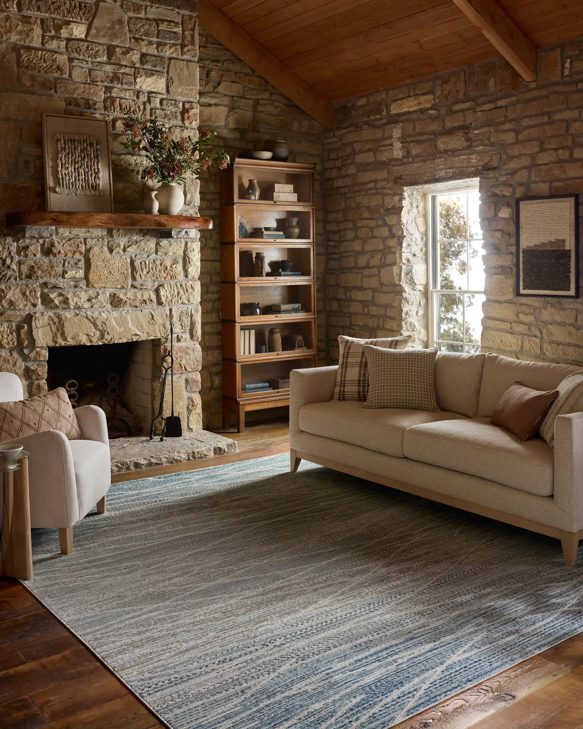 Townes TOW-07 Natural / Sky Area Rug by Loloi