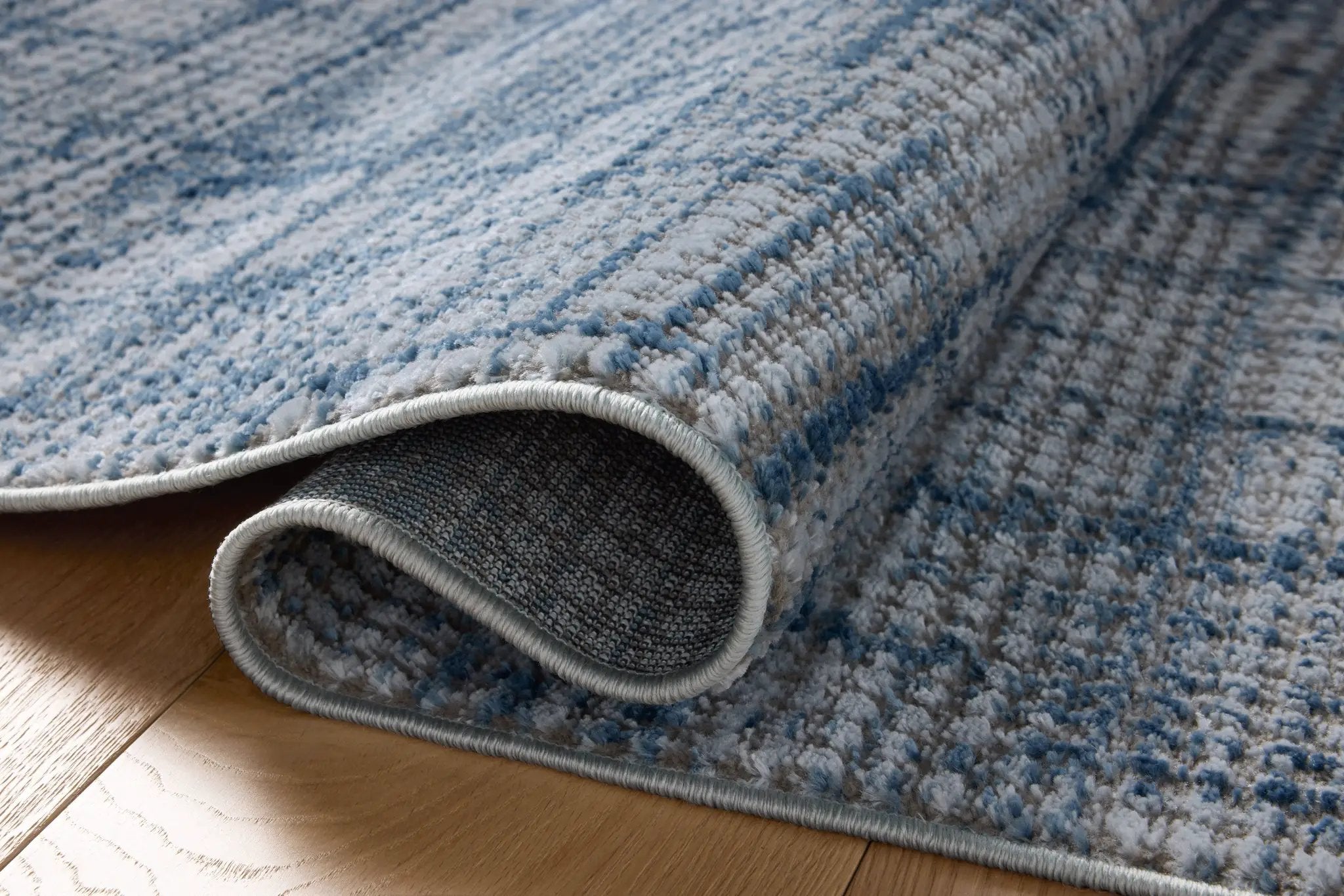 Townes TOW-08 Grey / Denim Area Rug by Loloi
