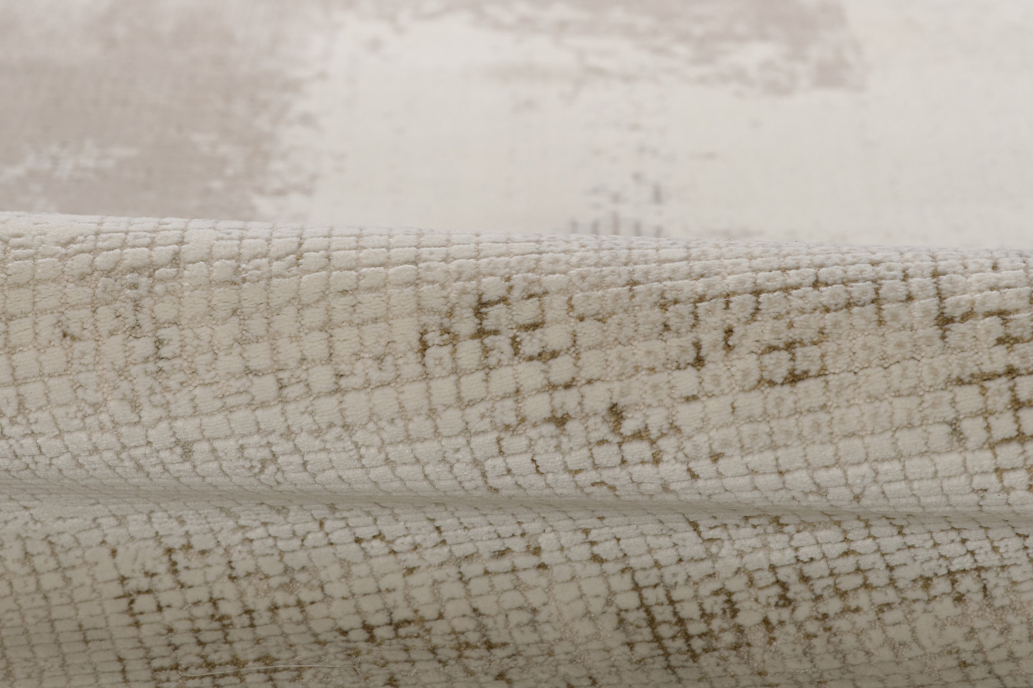 Momeni Vera VRA-4 Ivory Area Rug, a contemporary rug with a distressed patchwork design