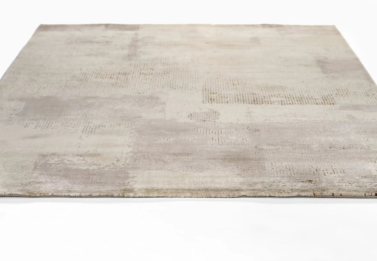 Vera VRA-4 Ivory Area Rug by Momeni