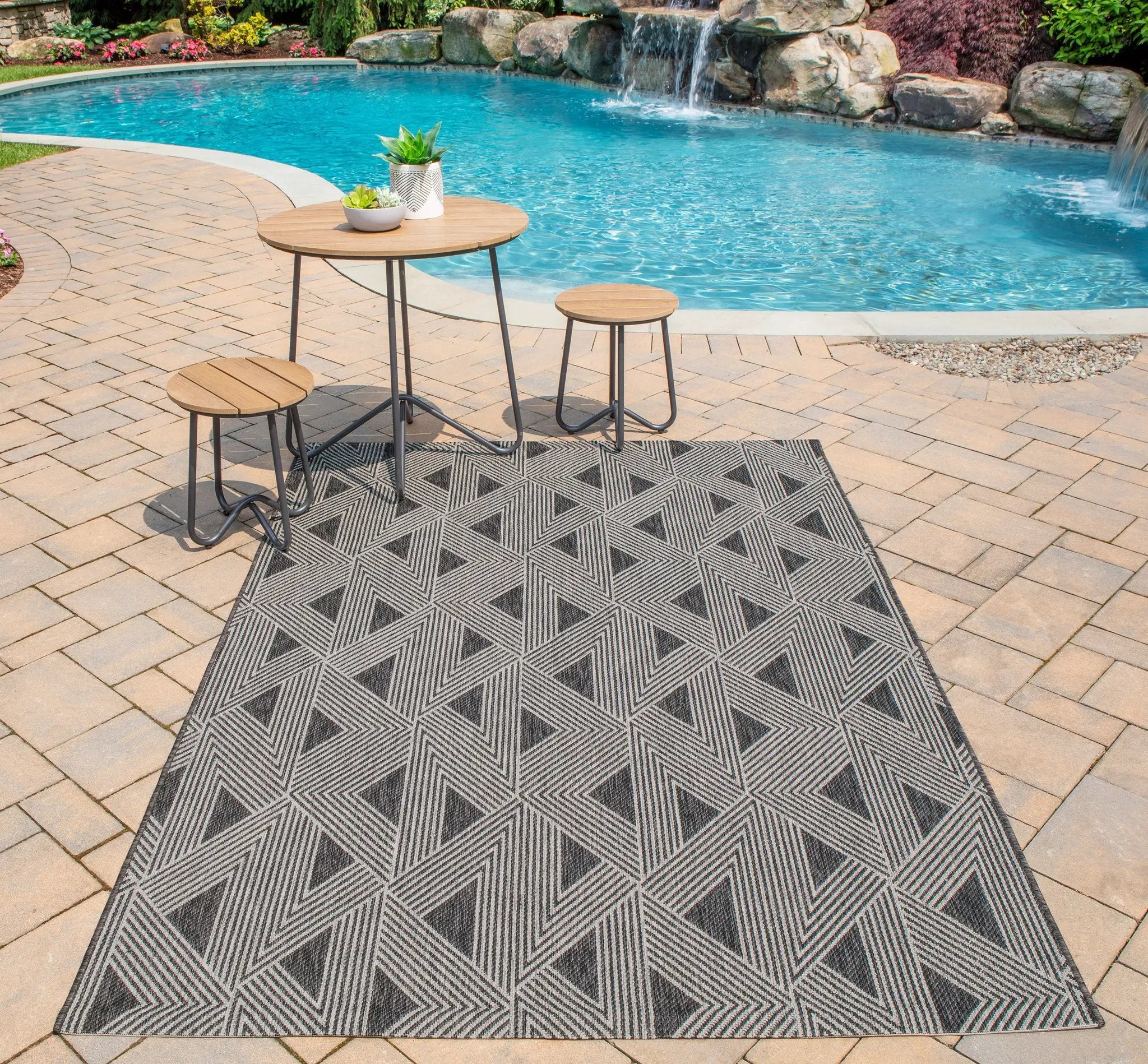 Villa VI-06 (Como) Charcoal Area Rug by Novogratz by Momeni