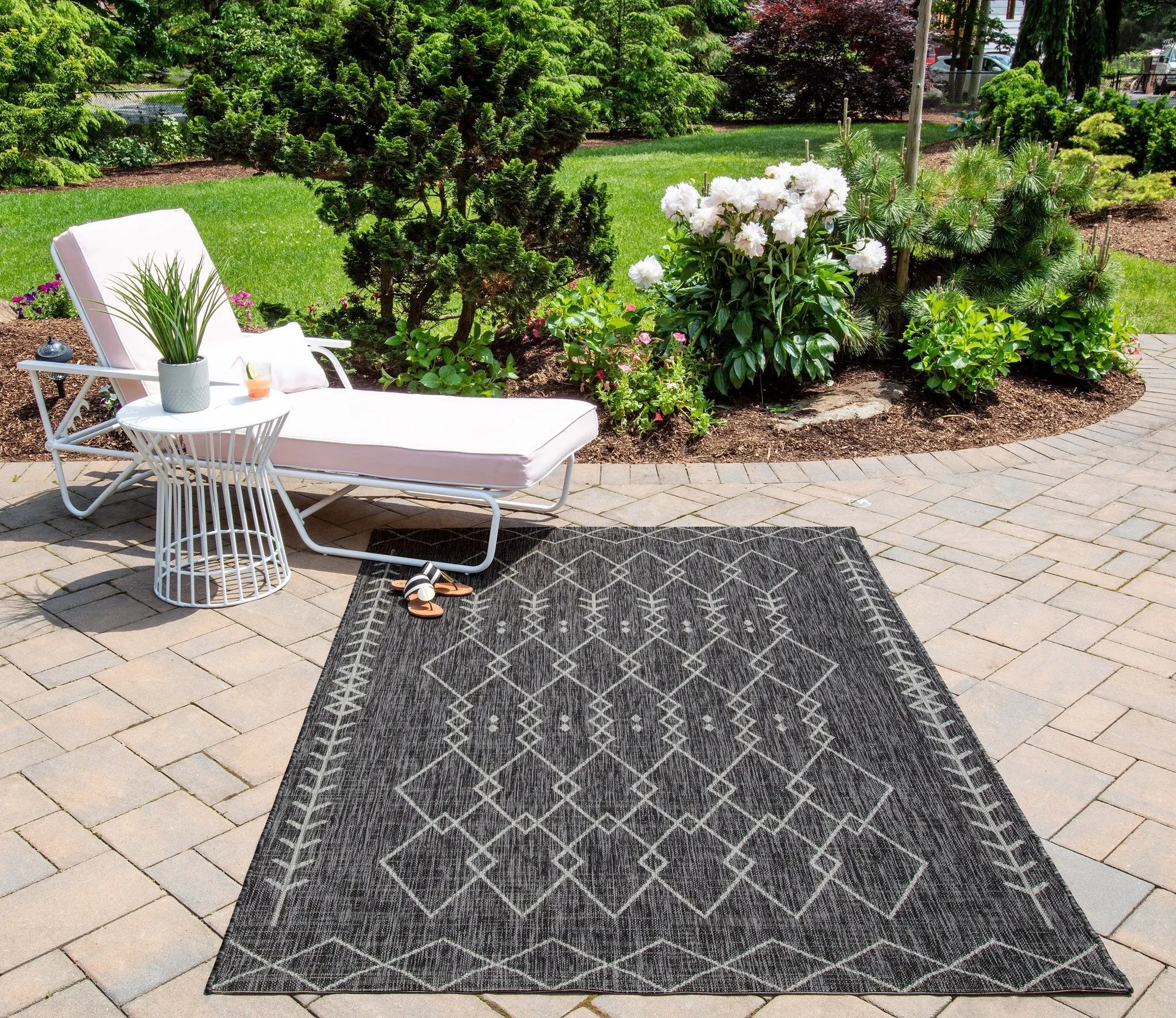 Villa VI-08 (Monaco) Charcoal Area Rug by Novogratz by Momeni