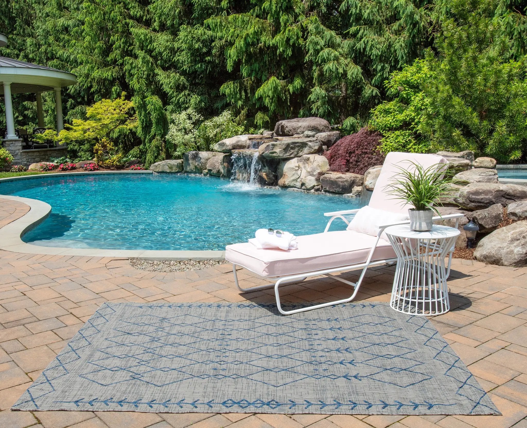 Villa VI-08 (Monaco) Gray Area Rug by Novogratz by Momeni