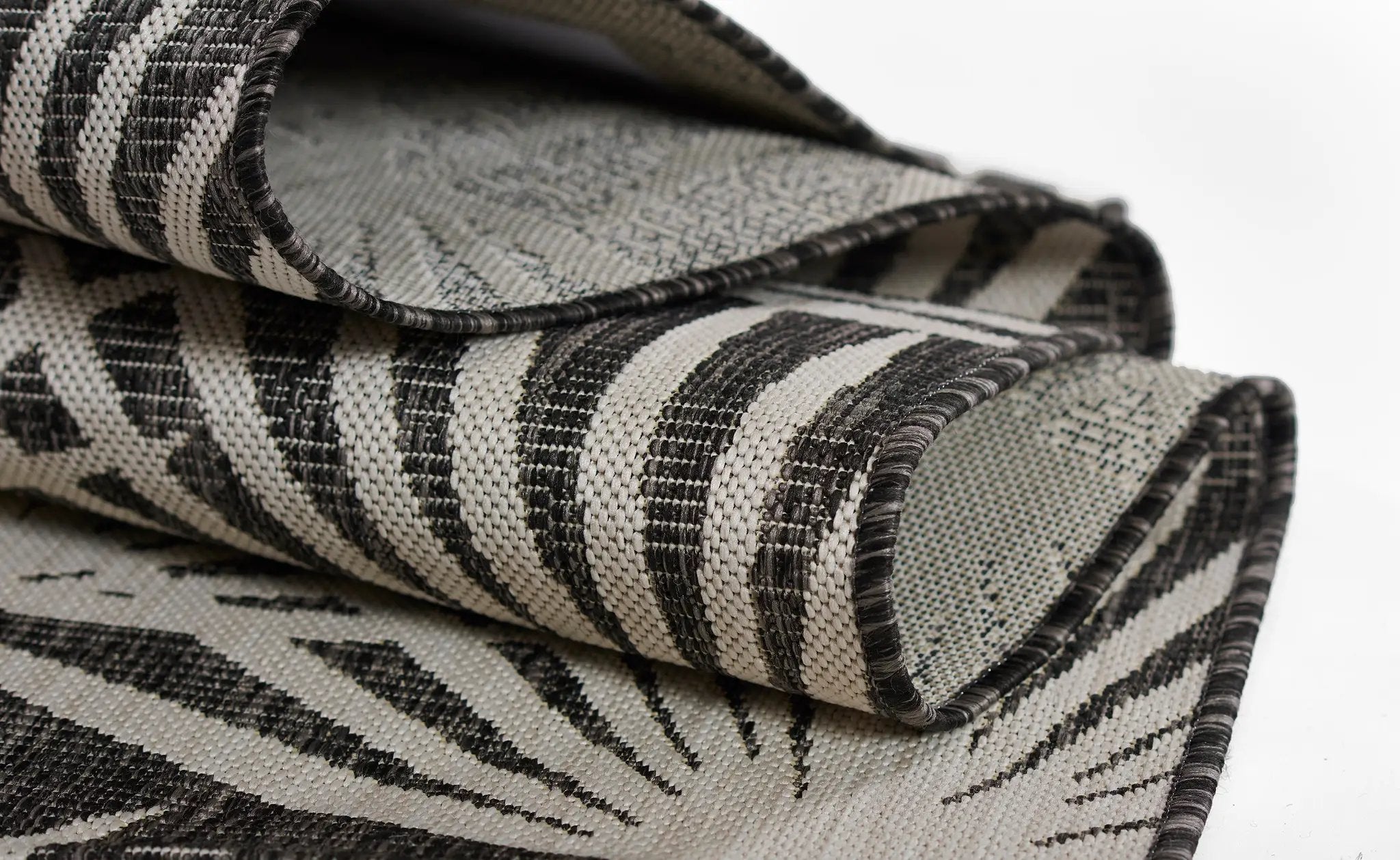 Villa VI-14 (Sorrento) Charcoal Area Rug by Novogratz by Momeni