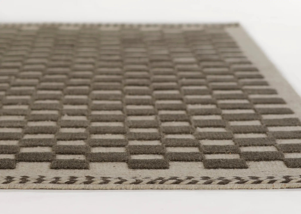Willow WLO-1 (Checkered) Charcoal Area Rug by Momeni