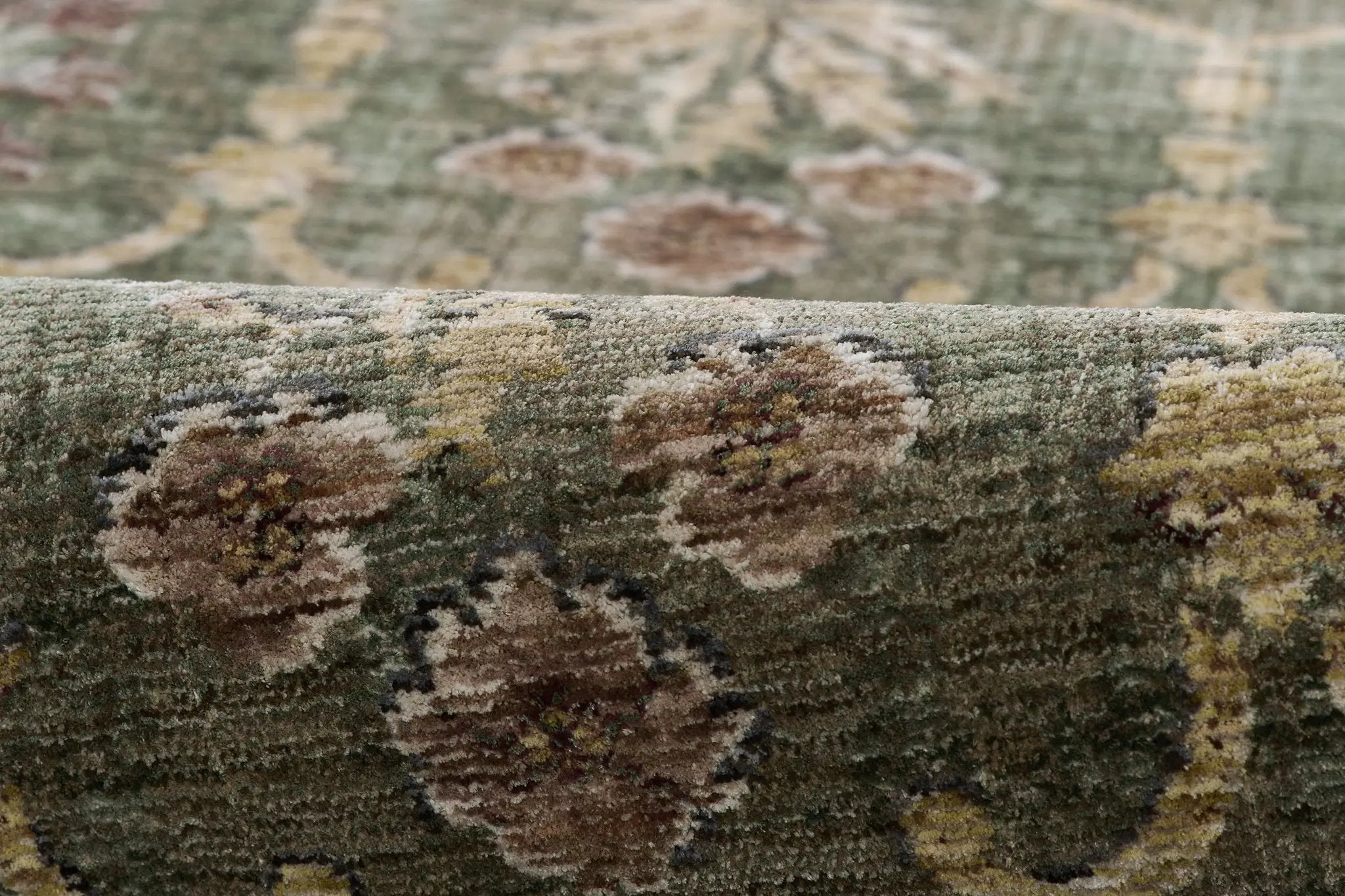 Wisteria WIS-1 Green Area Rug by Momeni