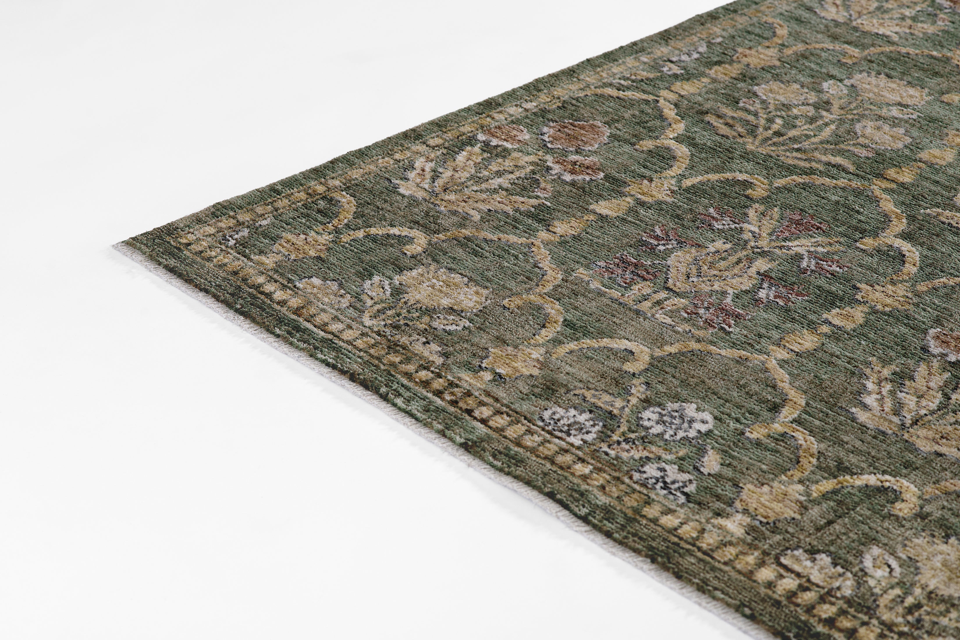 Momeni Wisteria WIS-1 Green Area Rug, floral rug with classic trellis lattice design
