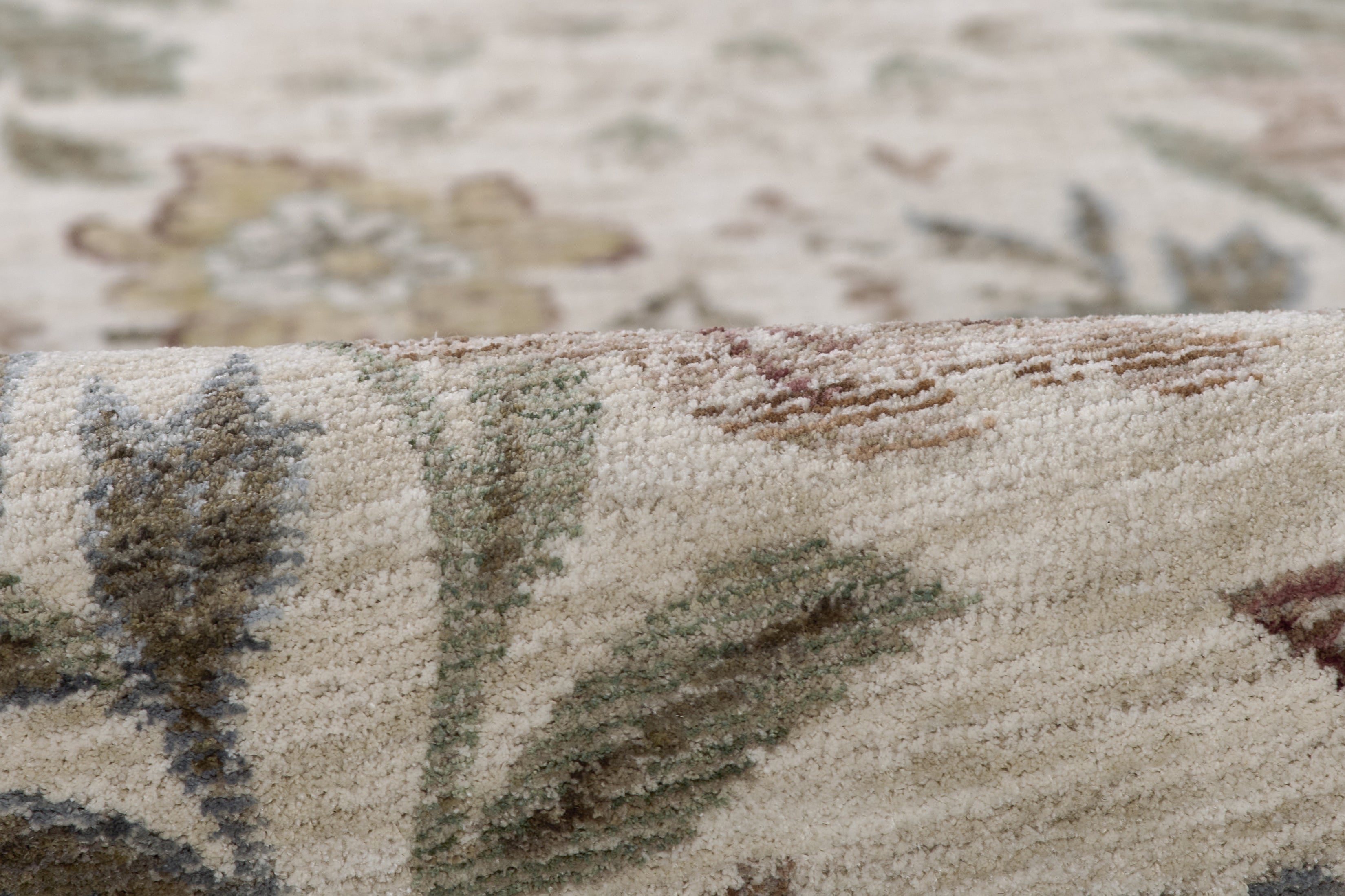 Momeni Wisteria WIS-2 Ivory Area Rug, vintage floral rug with botanical pattern