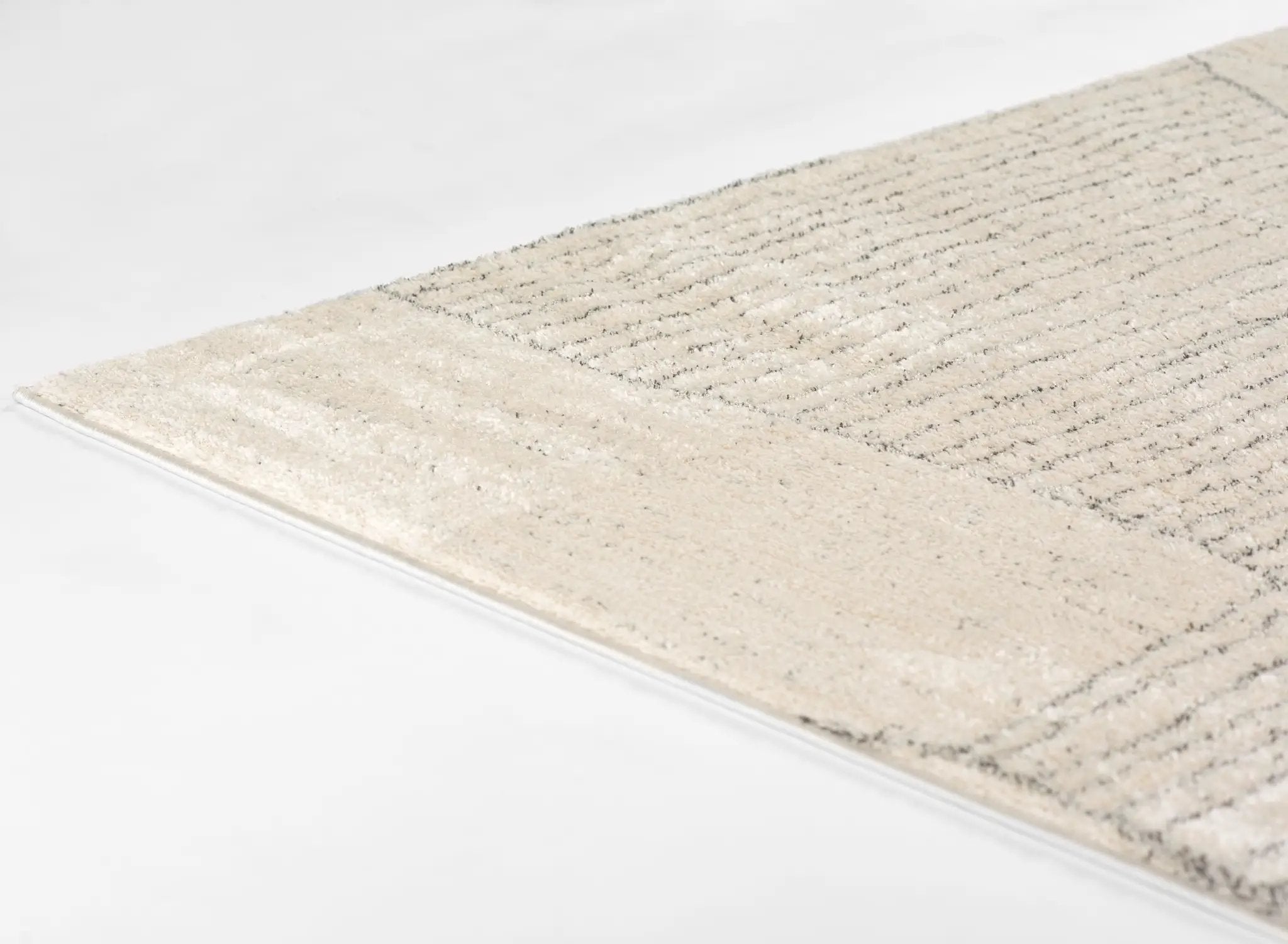 Wren WRE-2 Ivory Area Rug by Momeni