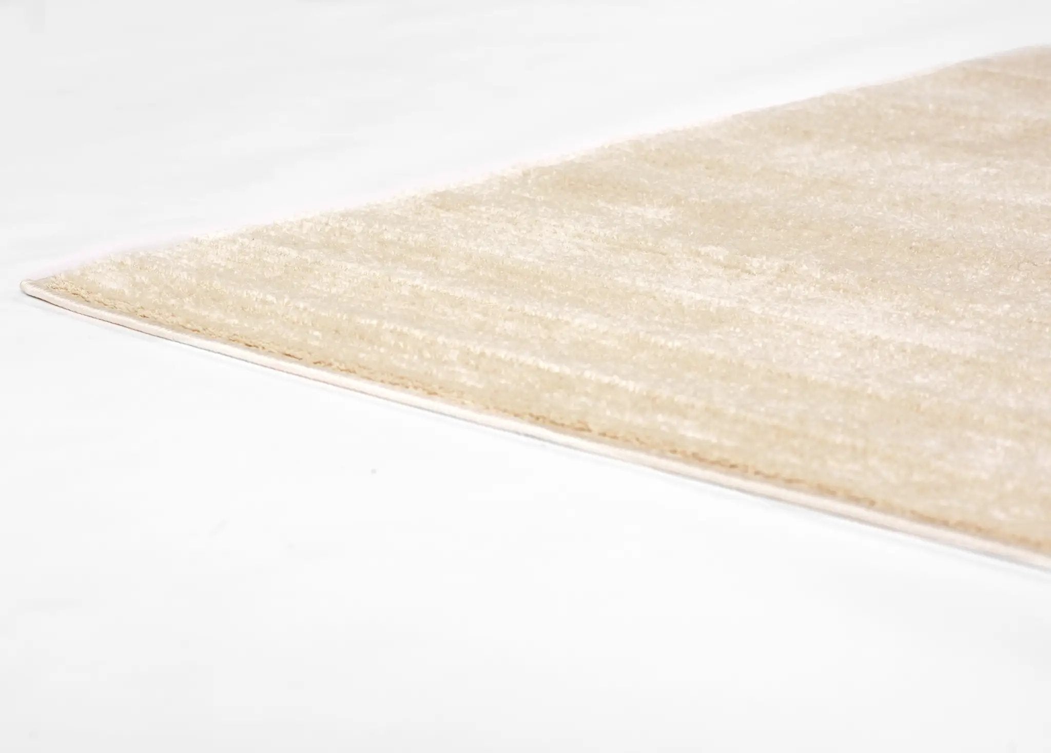 Wren WRE-3 Ivory Area Rug by Momeni