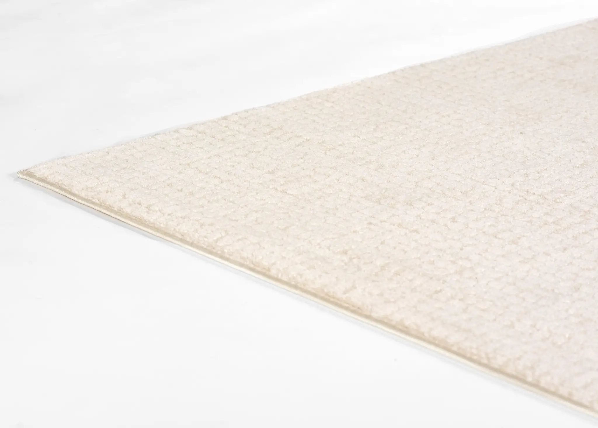 Wren WRE-4 Ivory Area Rug by Momeni