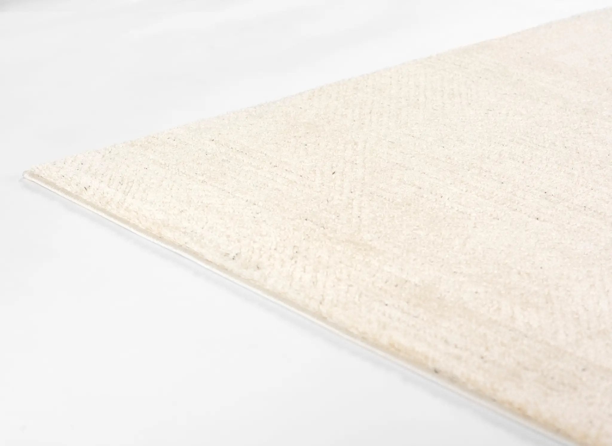 Wren WRE-5 Ivory Area Rug by Momeni