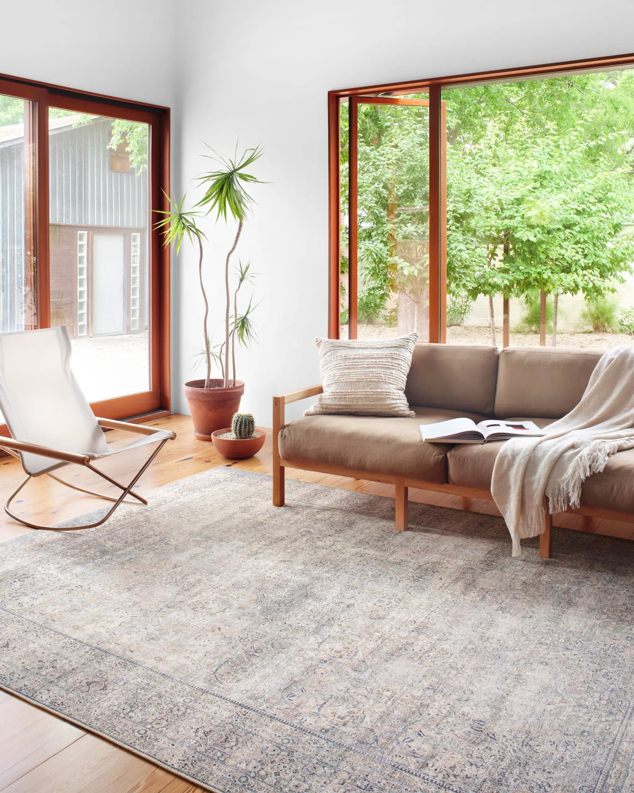 Wynter WYN-03 Silver / Charcoal Area Rug by Loloi