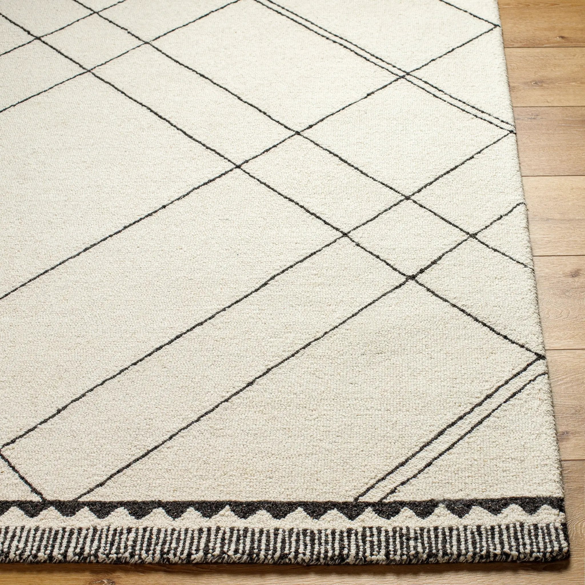 Arsenal ARL-2307 Cream Area Rug by LIVABLISS