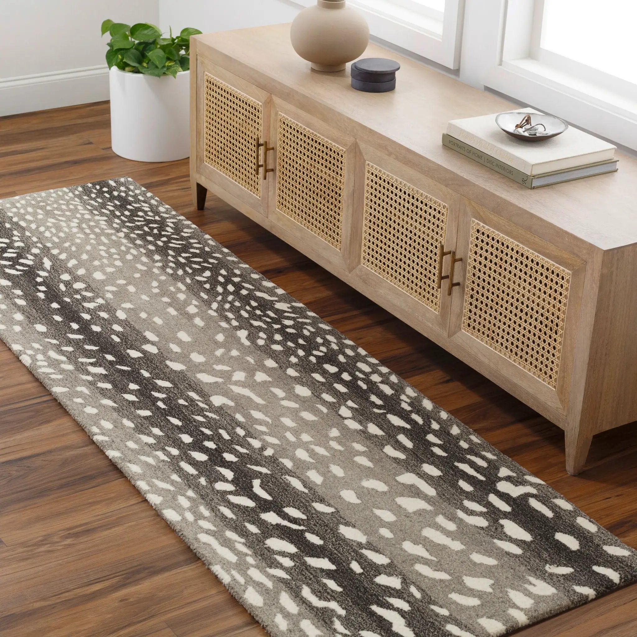 Athena ATH-5170 Light Gray Area Rug by LIVABLISS
