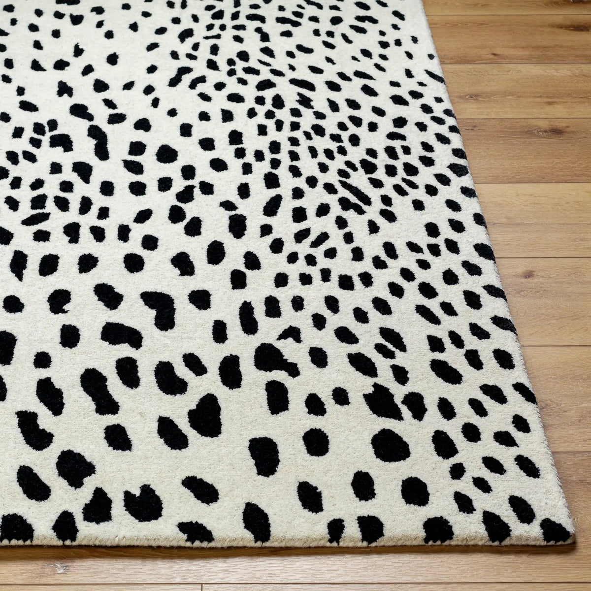 Athena ATH-5171 Cream Area Rug by LIVABLISS